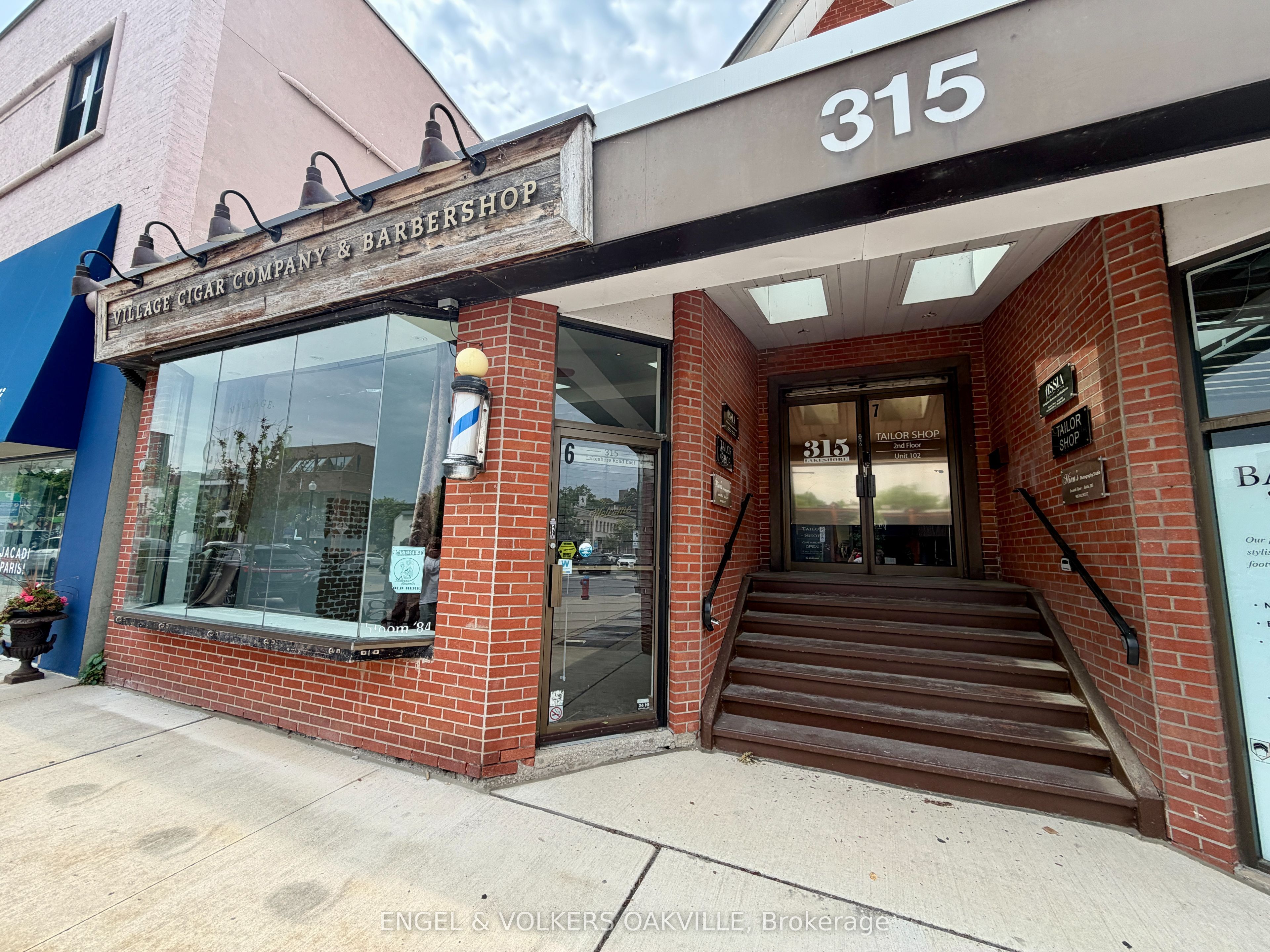 Elevate Your Brand on Prestigious Lakeshore Road