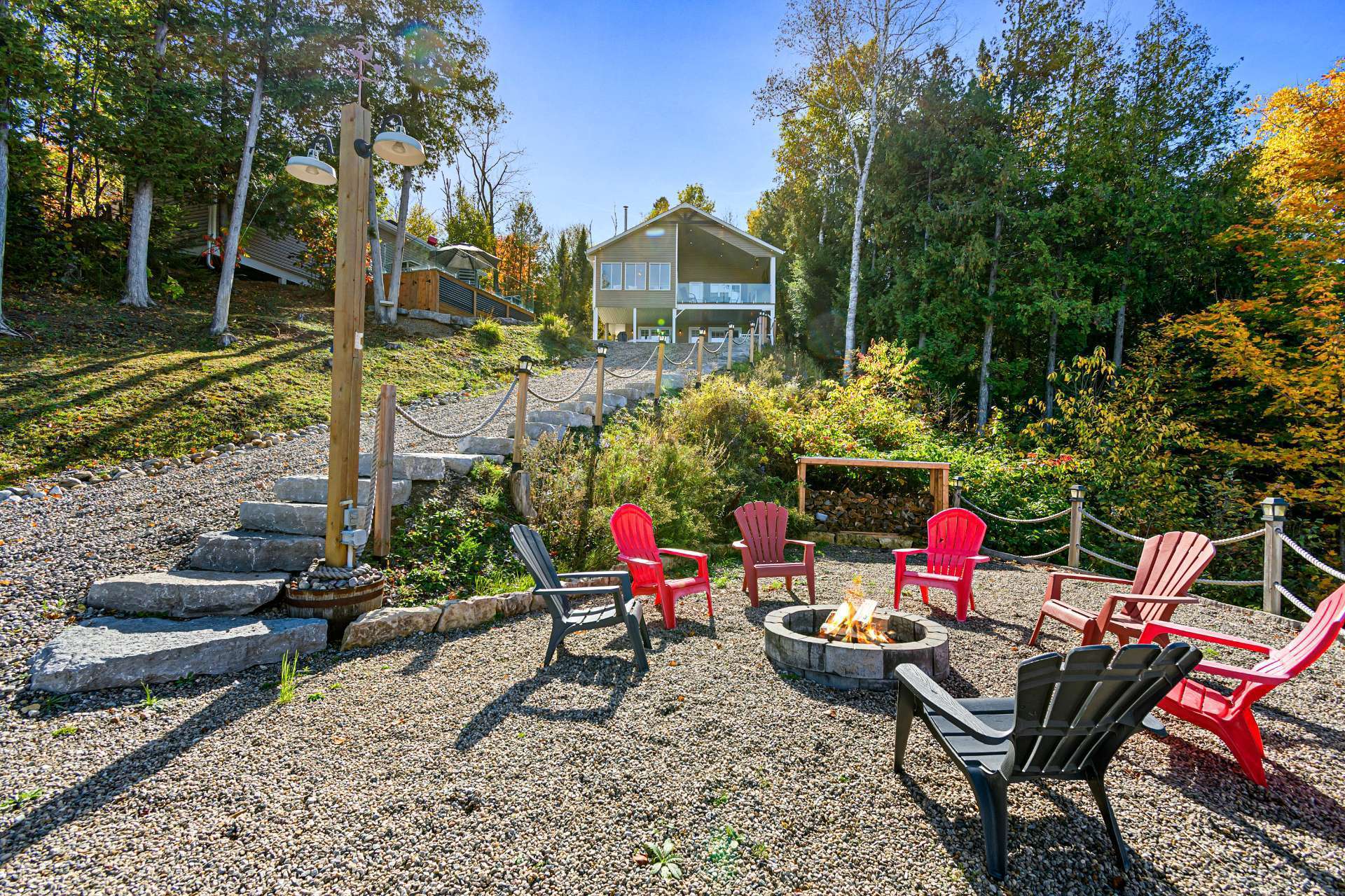 Live on the shores of a prestigious navigable lake