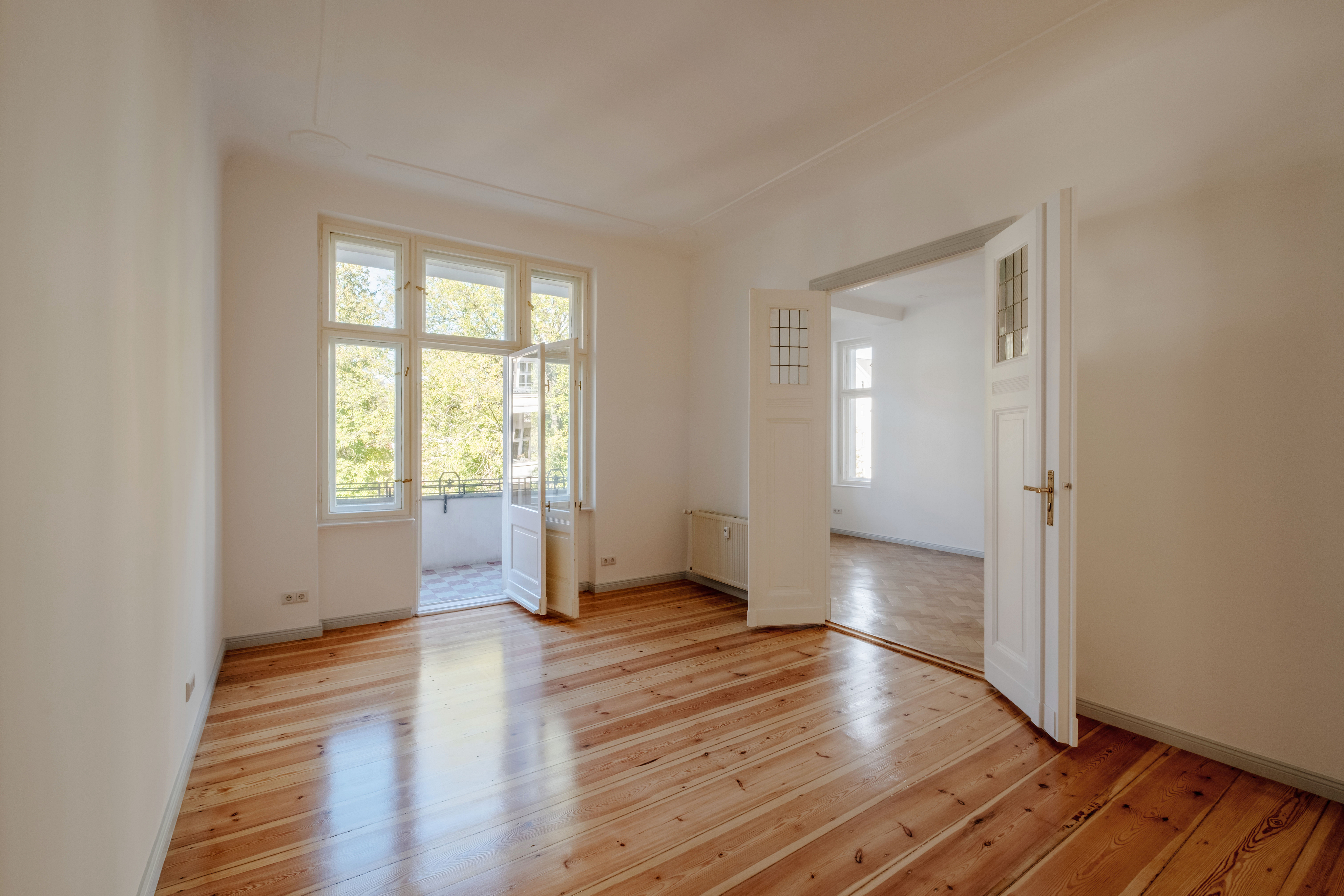 Helle 5-Zimmer-Altbauwohnung mit 2 Loggien in Pankow