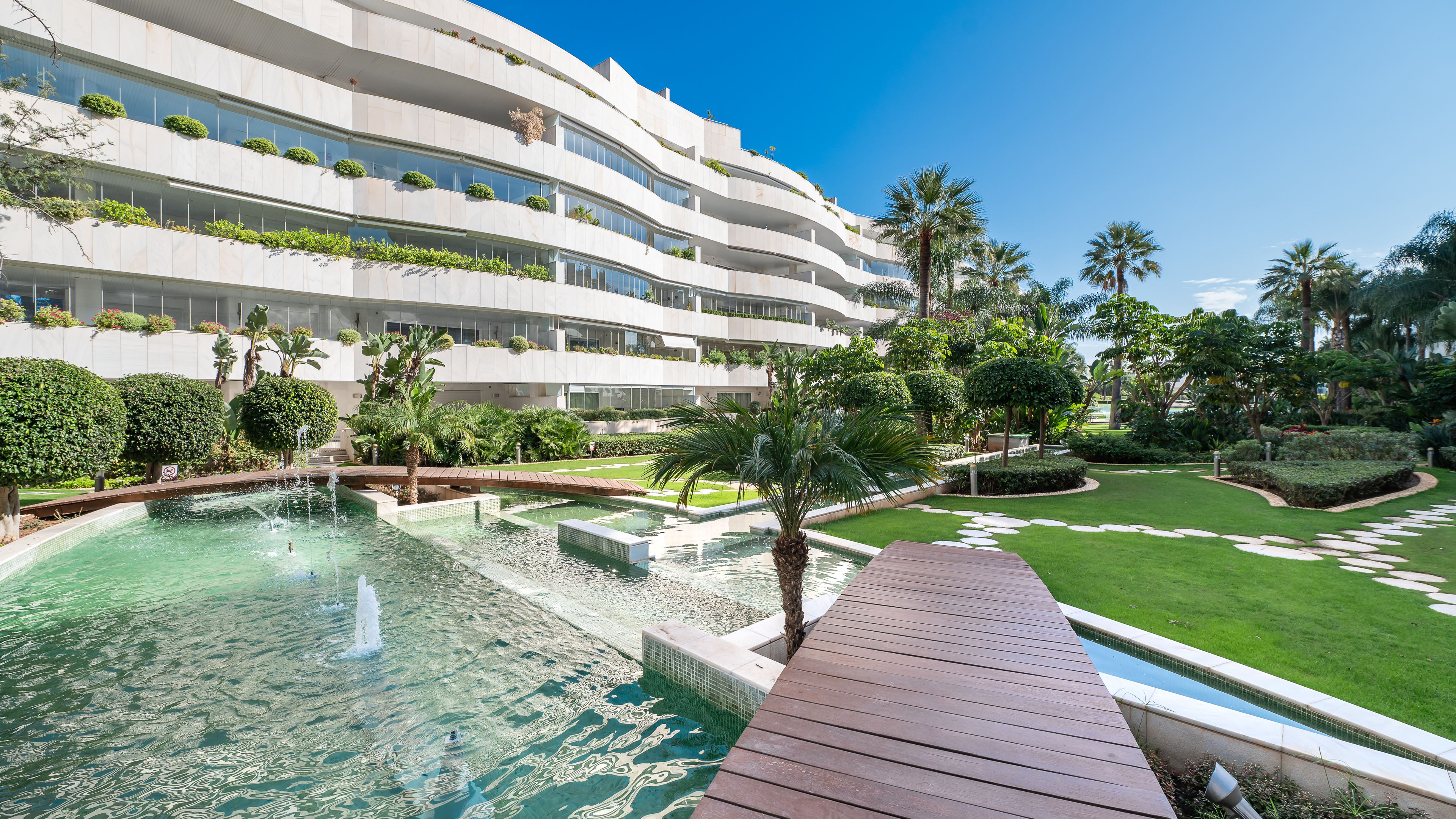 Beachside apartment in exclusive gated community