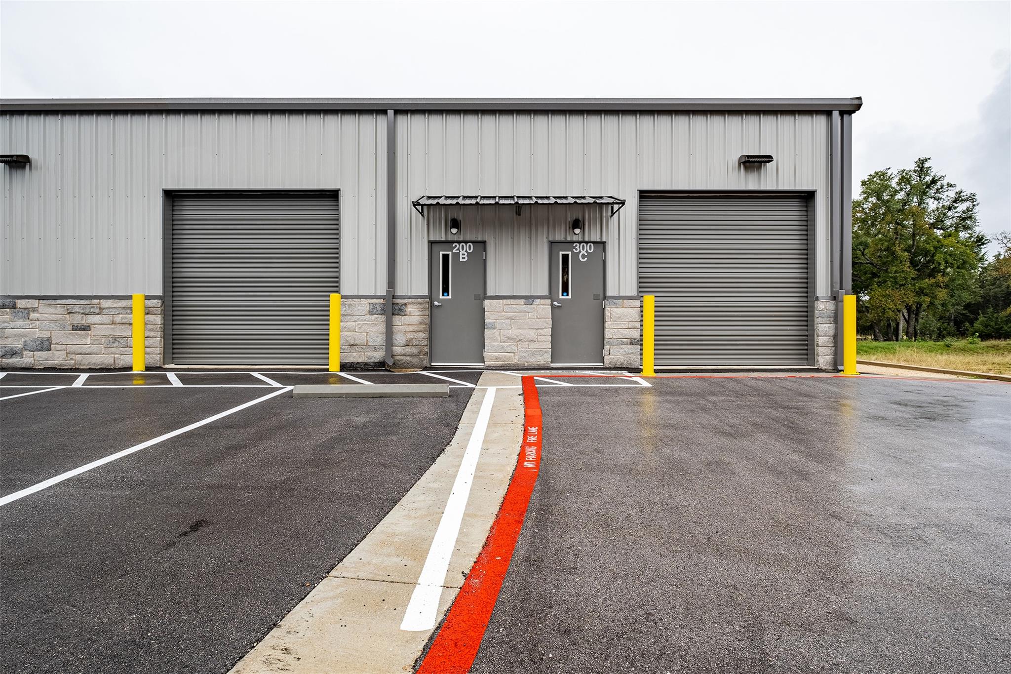 Leander Flex Space w/ Office & Warehouse Near Regional Park