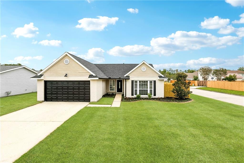 Modern Finishes, Vaulted Ceilings & a Prime Corner Lot