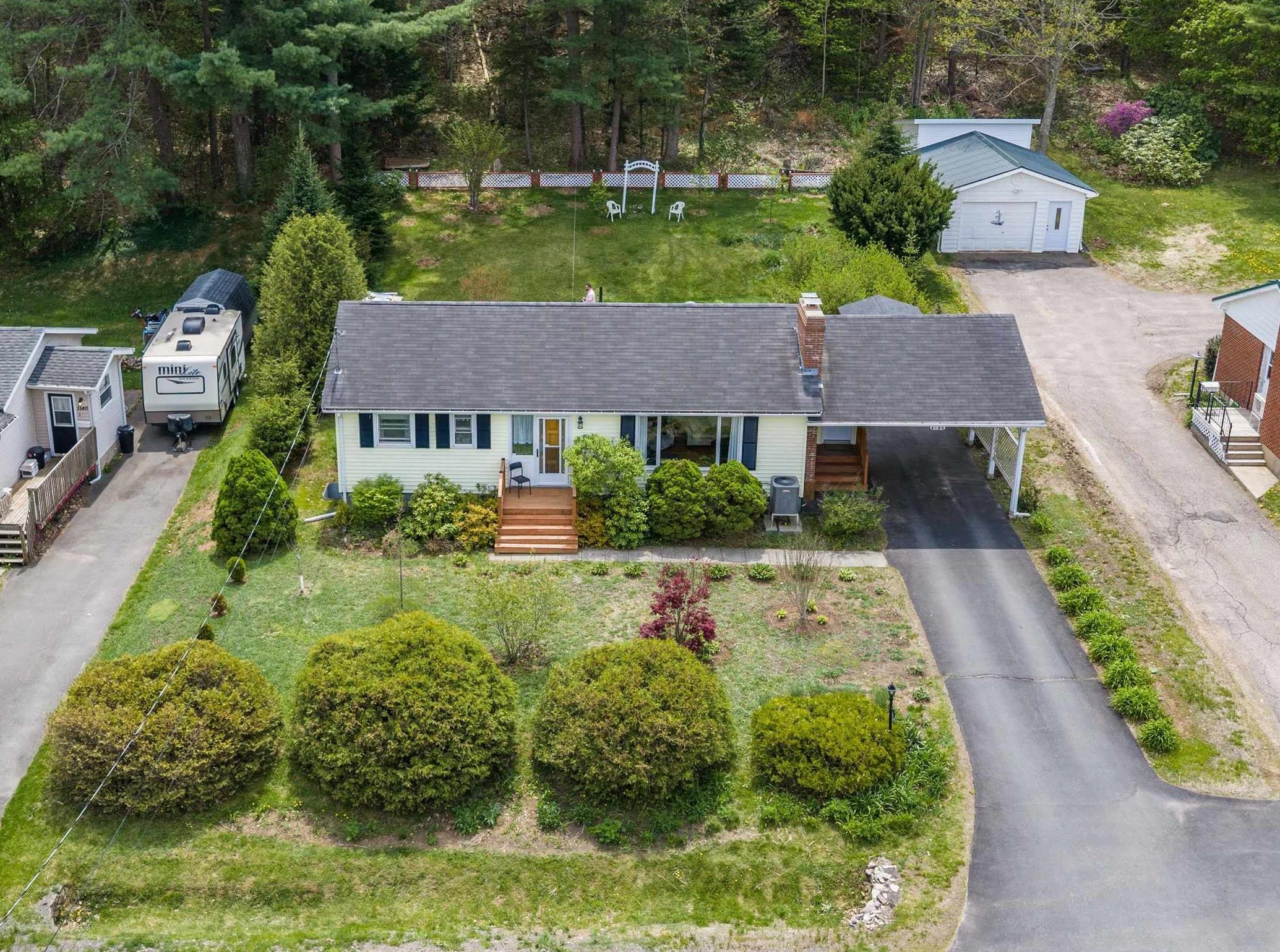4-Bed New Minas Home: Private Yard Steps from School