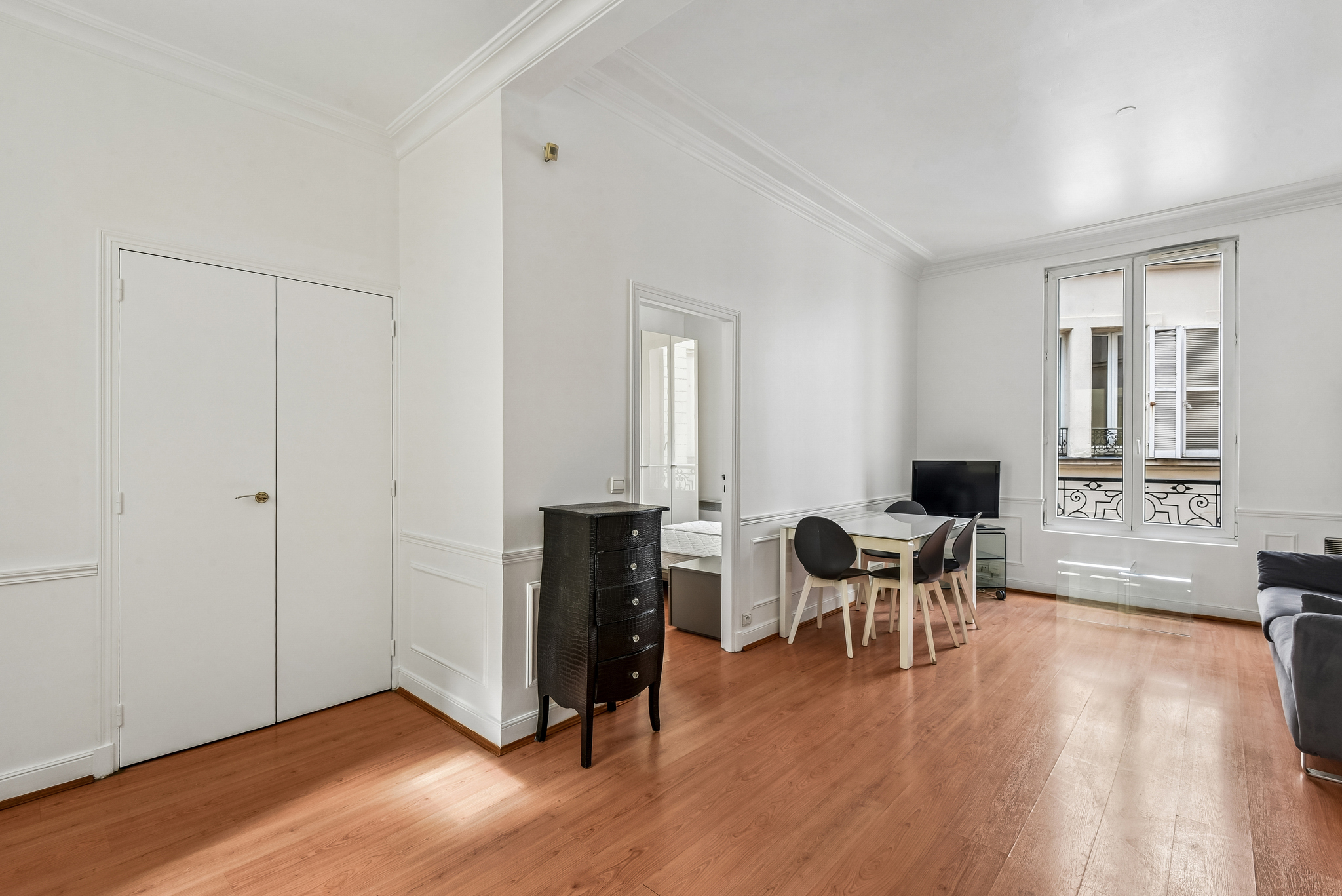 Faubourg Saint-Honoré - Absolute peace - Bright & dual-aspect
