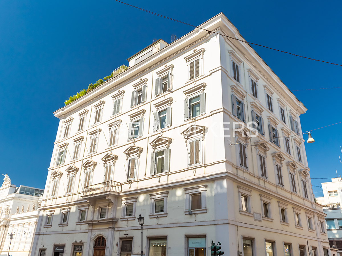 Refined One-Bedroom Apartment in Rome’s Historic Center