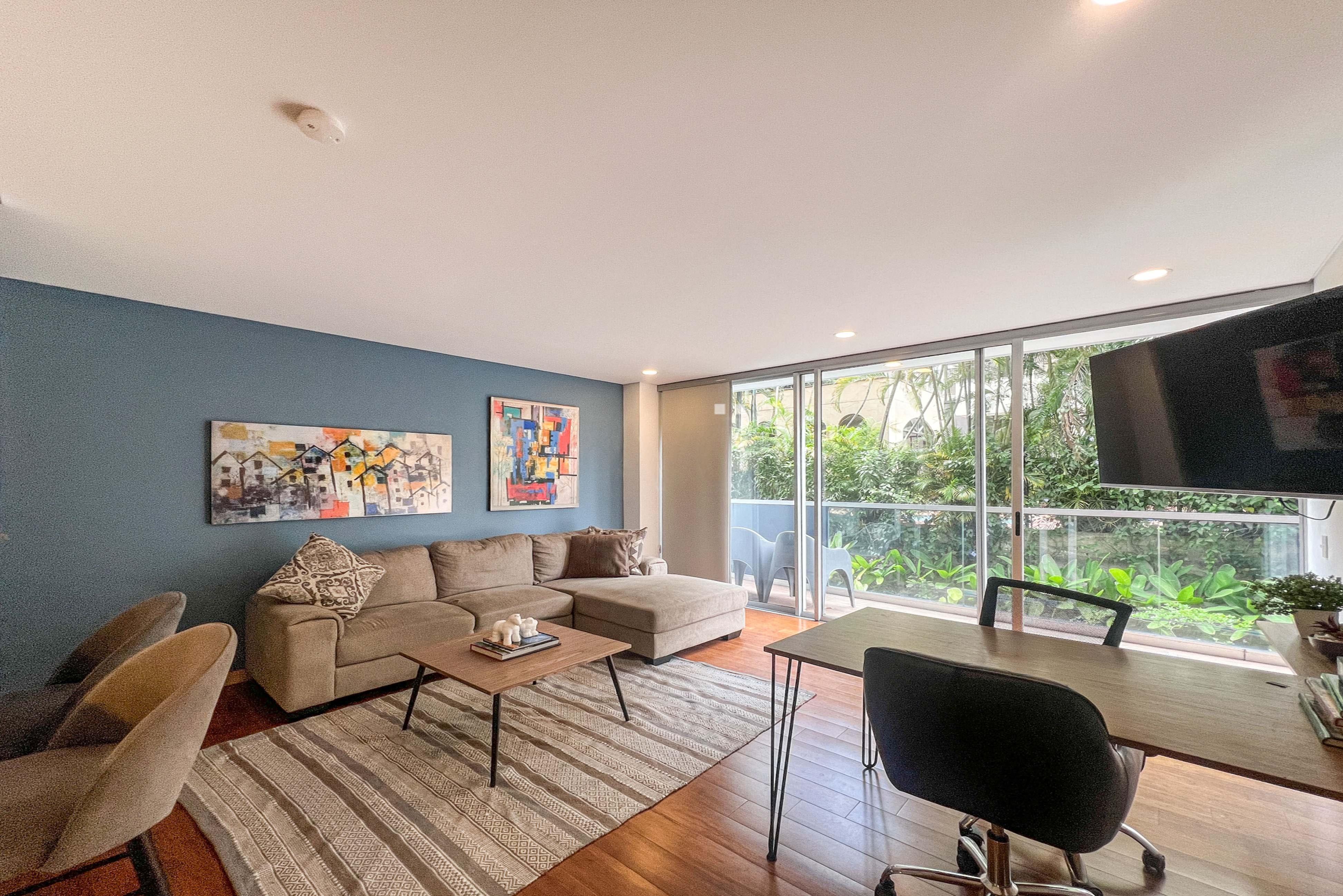 Apartamento amoblado con balcón para venta en El Campestre, El Poblado