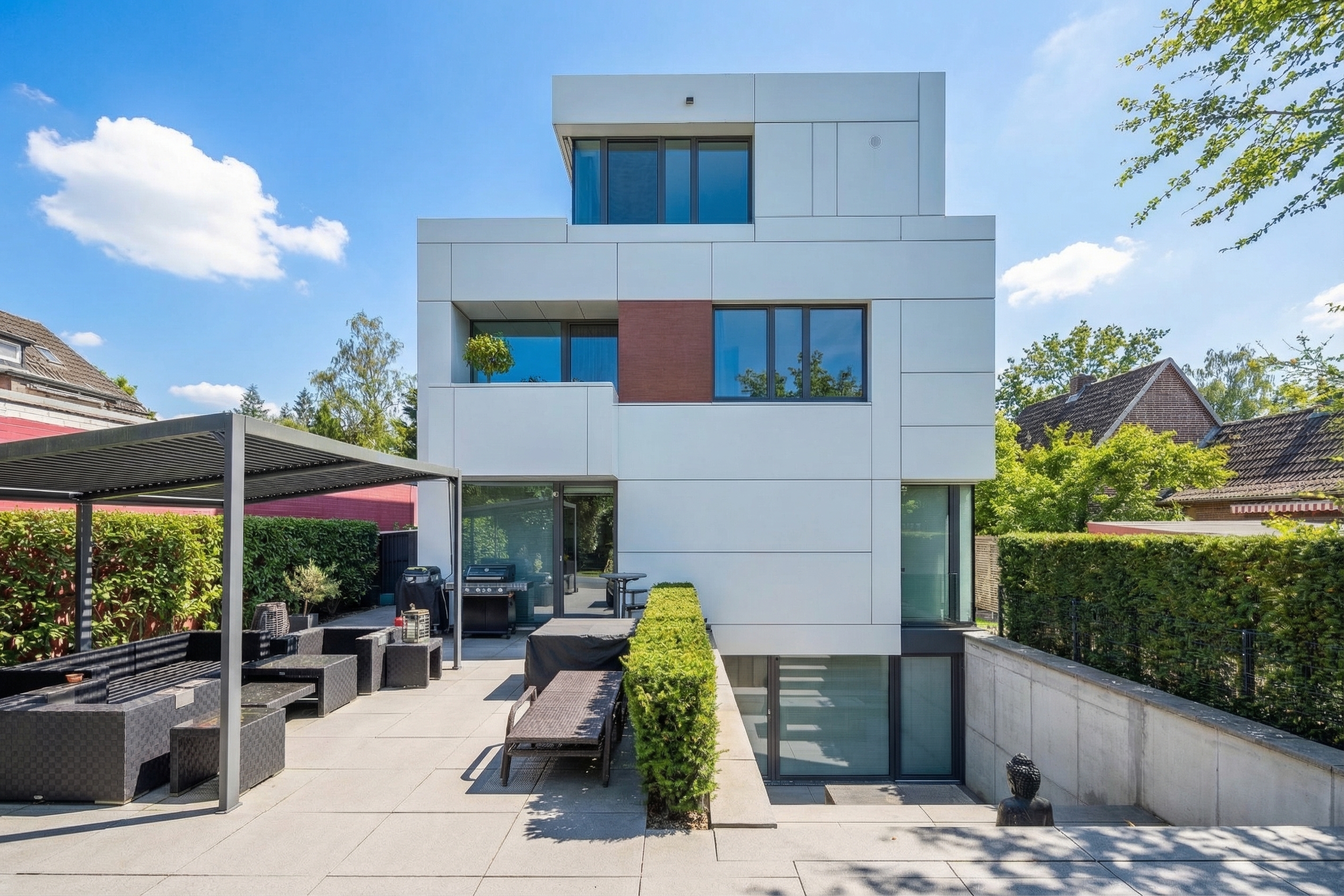 Stilvolle Architektenwohnung mit grünem Refugium und überdachter Sonnenterrasse
