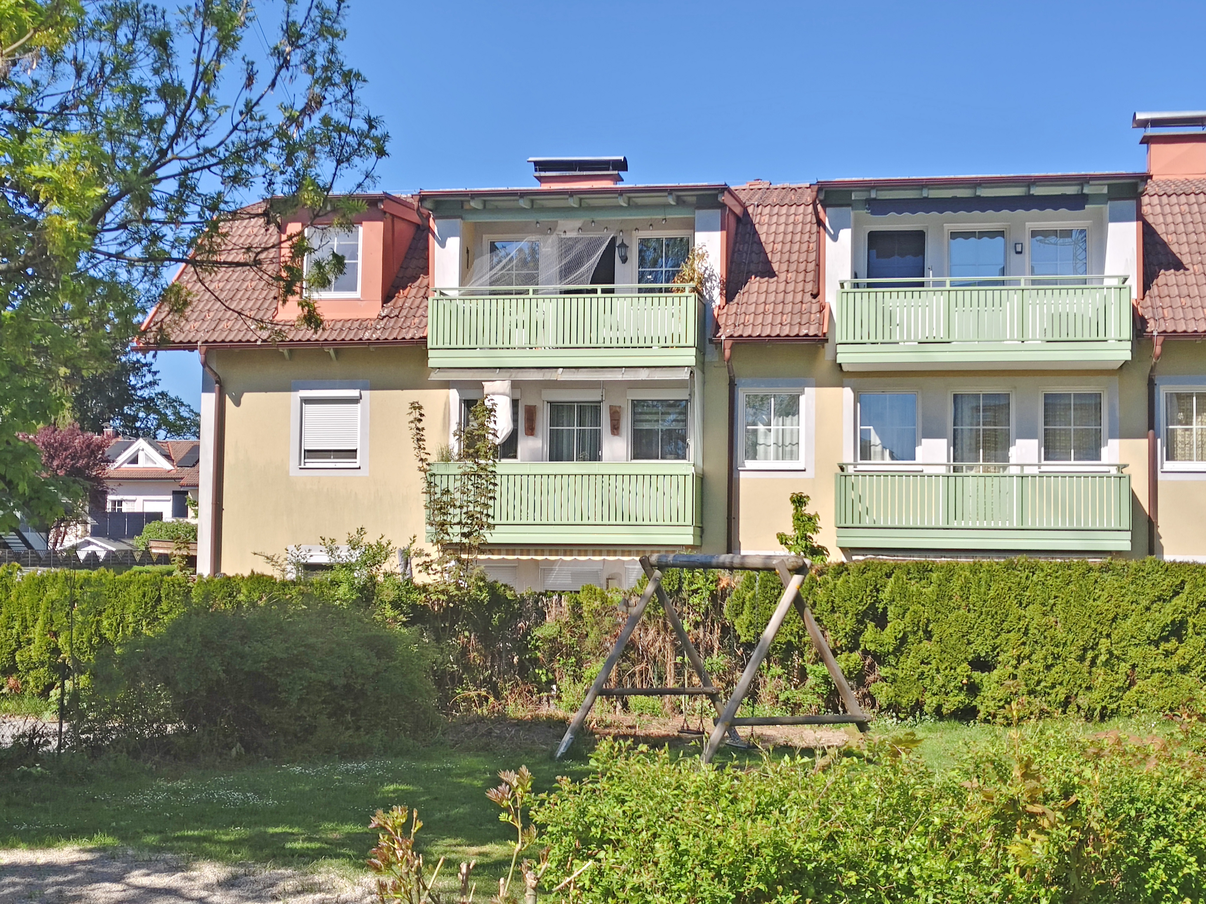Charming 2-room top-floor apartment with terrace and mountain view