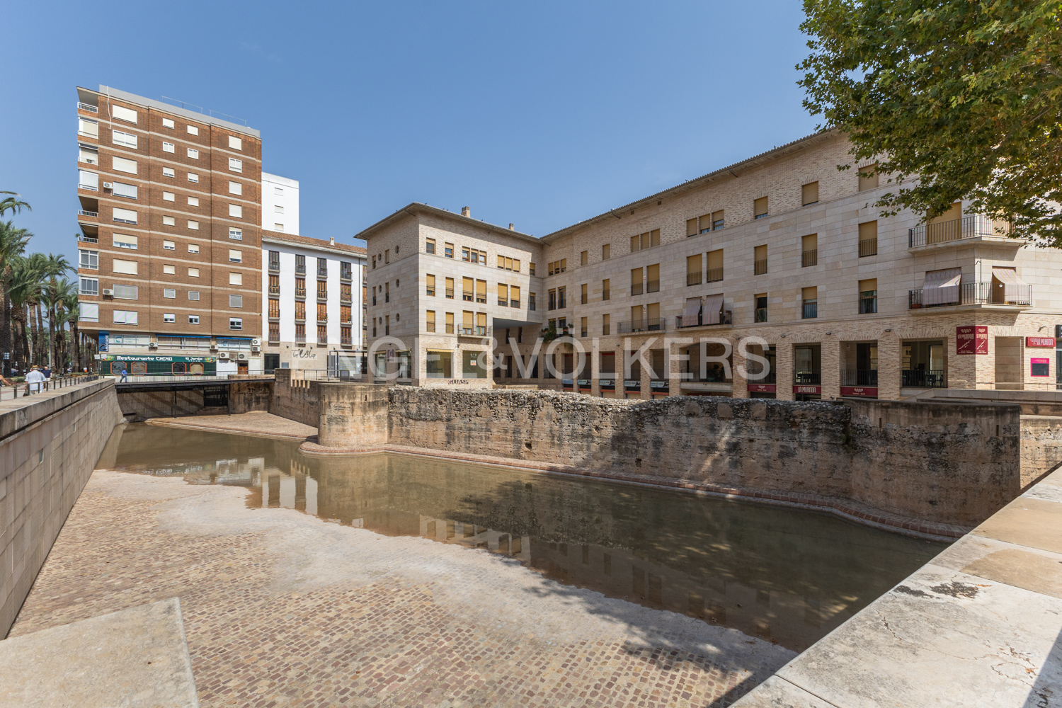Bright and charming duplex penthouse with terrace in Alzira