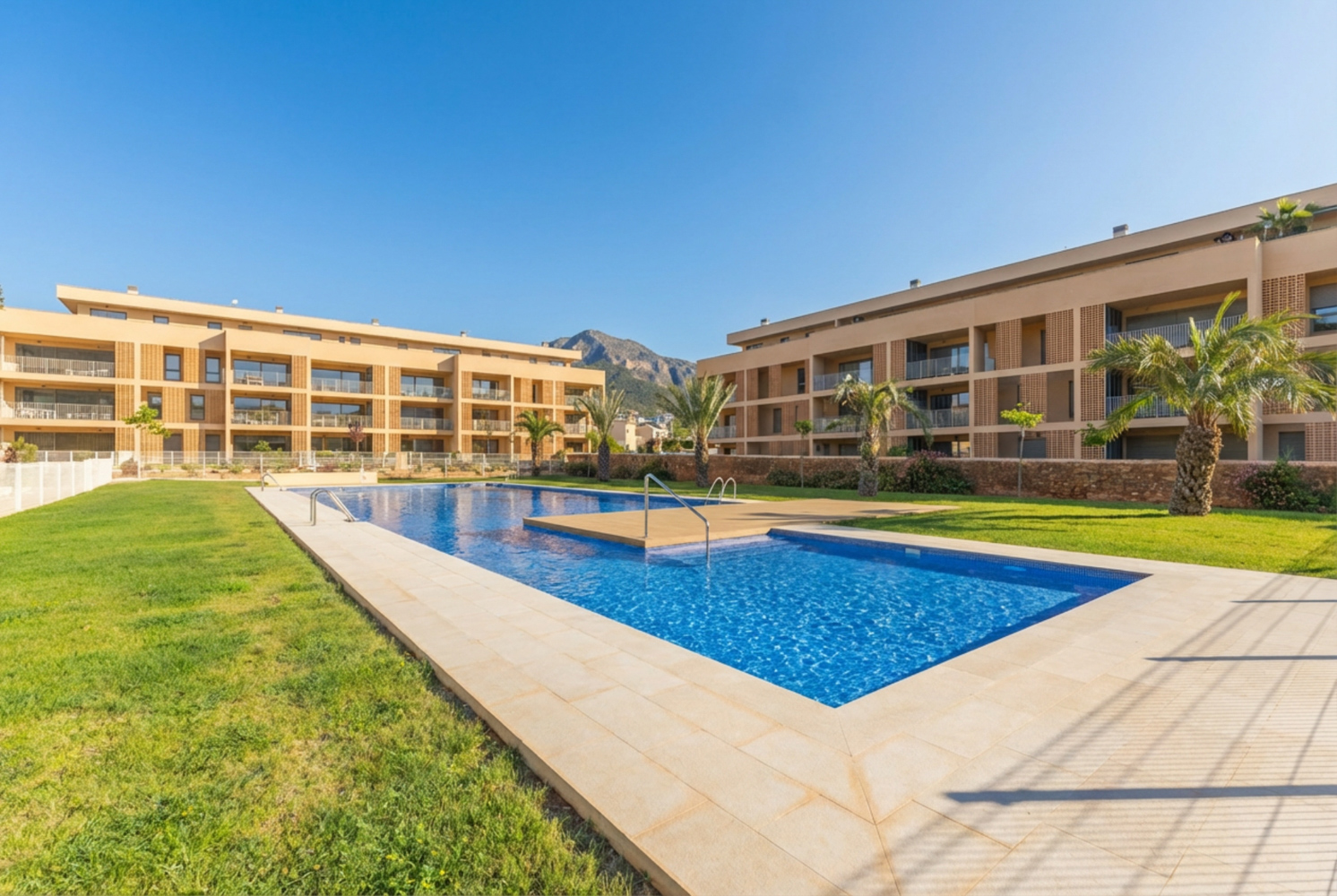 Modern apartment with pool for short stays in Denia