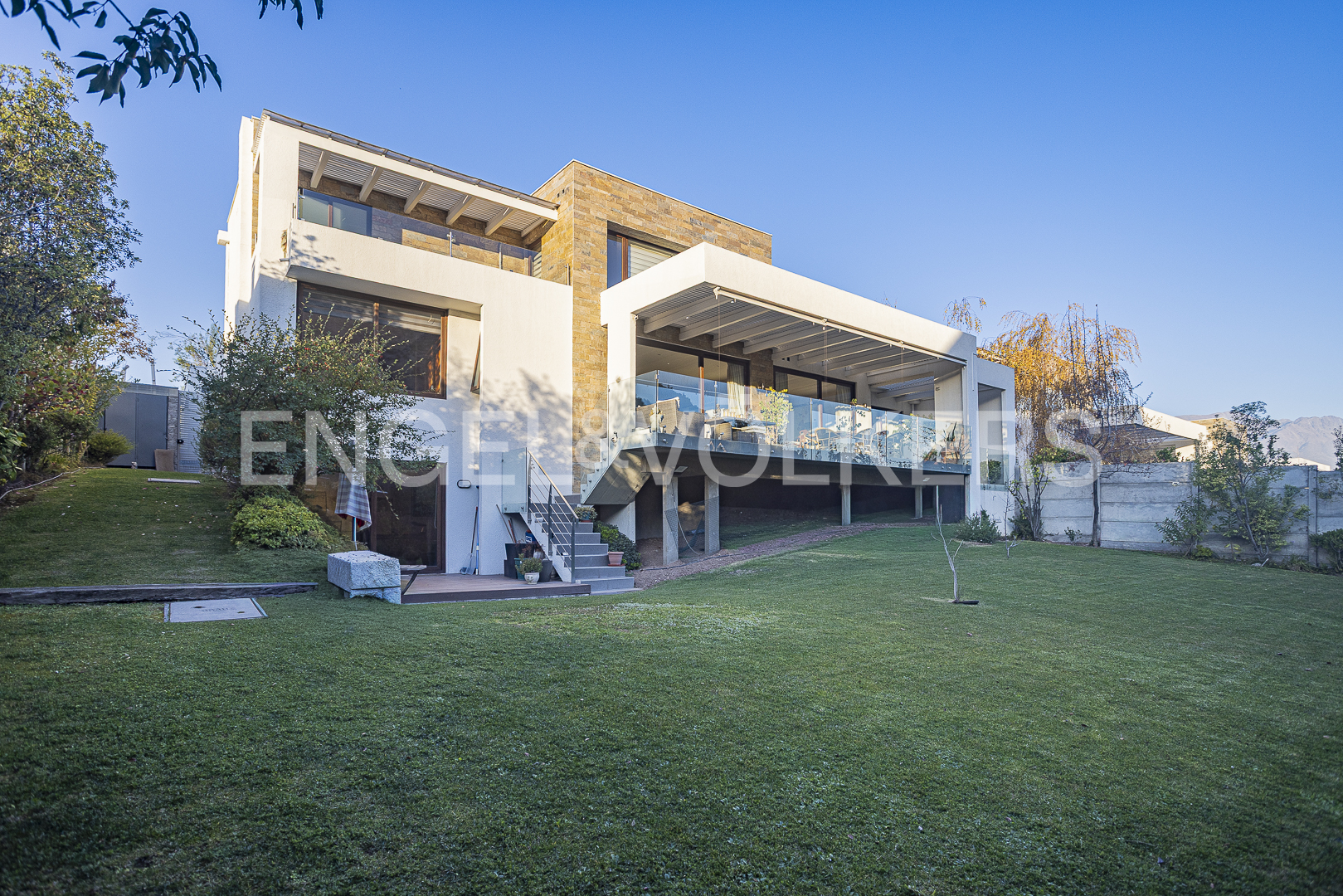 Mediterránea en condominio, con buena conectividad