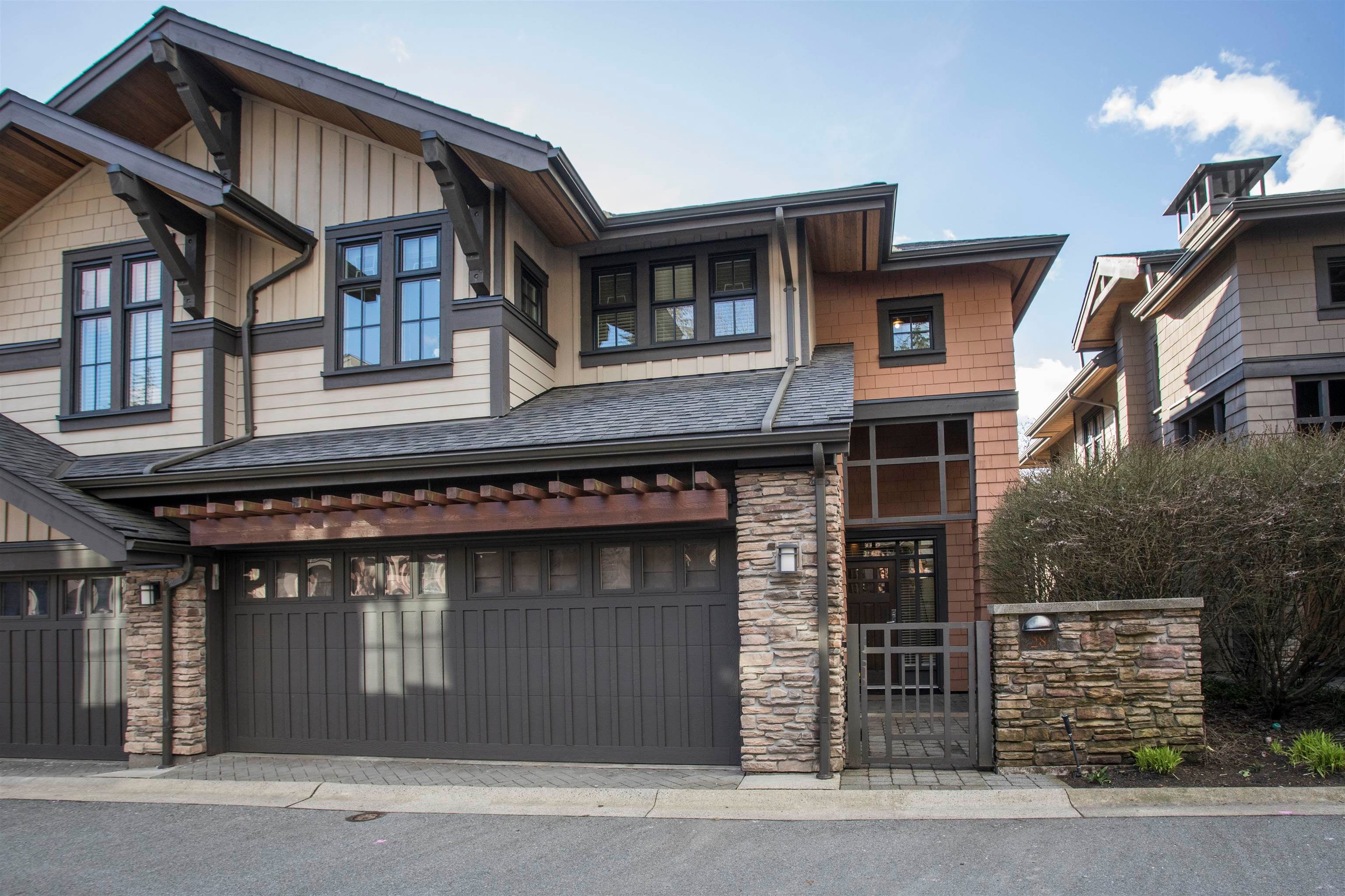 2,470 Sq Ft Duplex with Yard, Patio & Double Garage