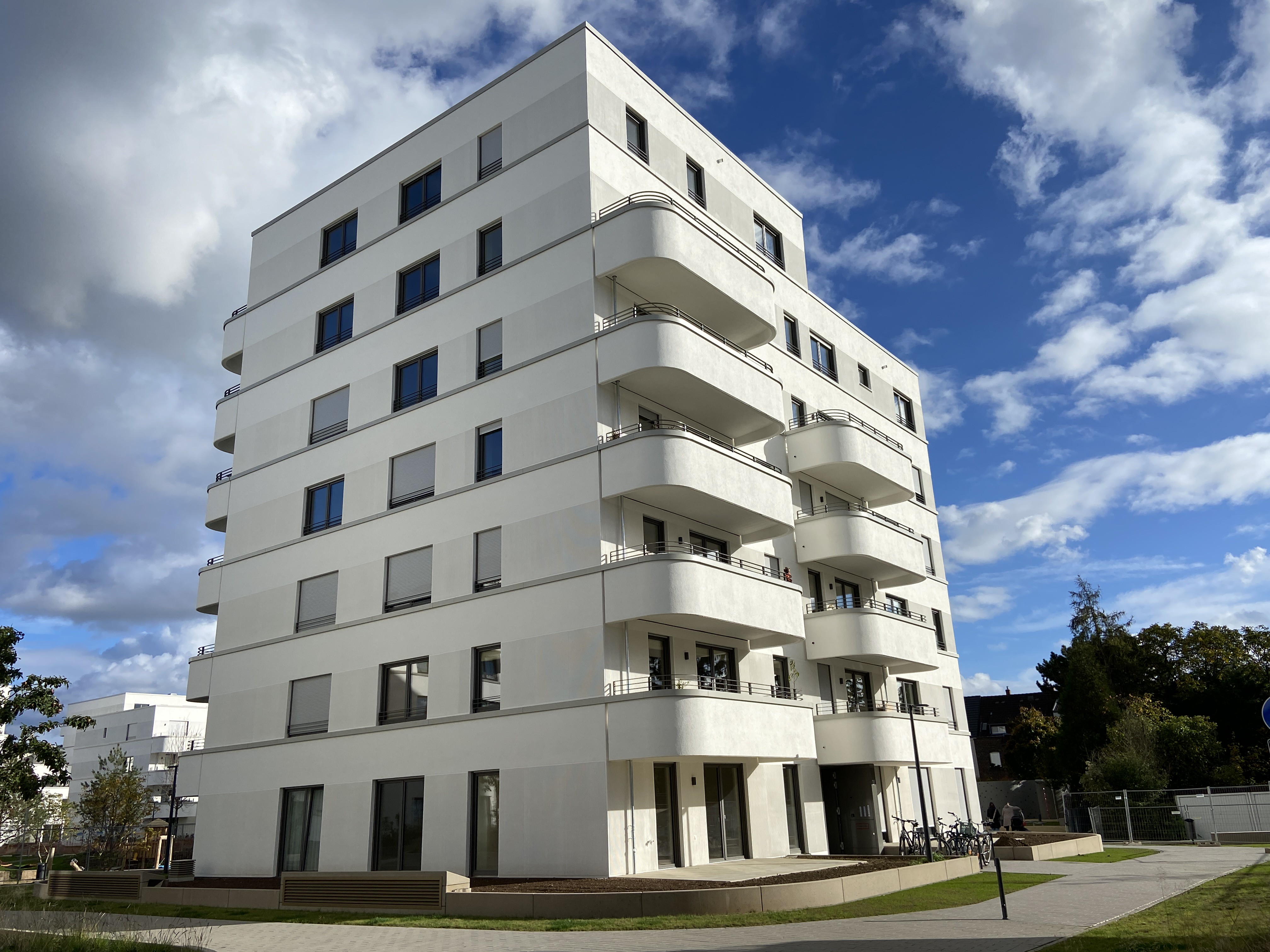 Hochwertige 3-Zimmer-Neubauwohnung mit Küche & Stellplatz fußläufig zum Maternusplatz