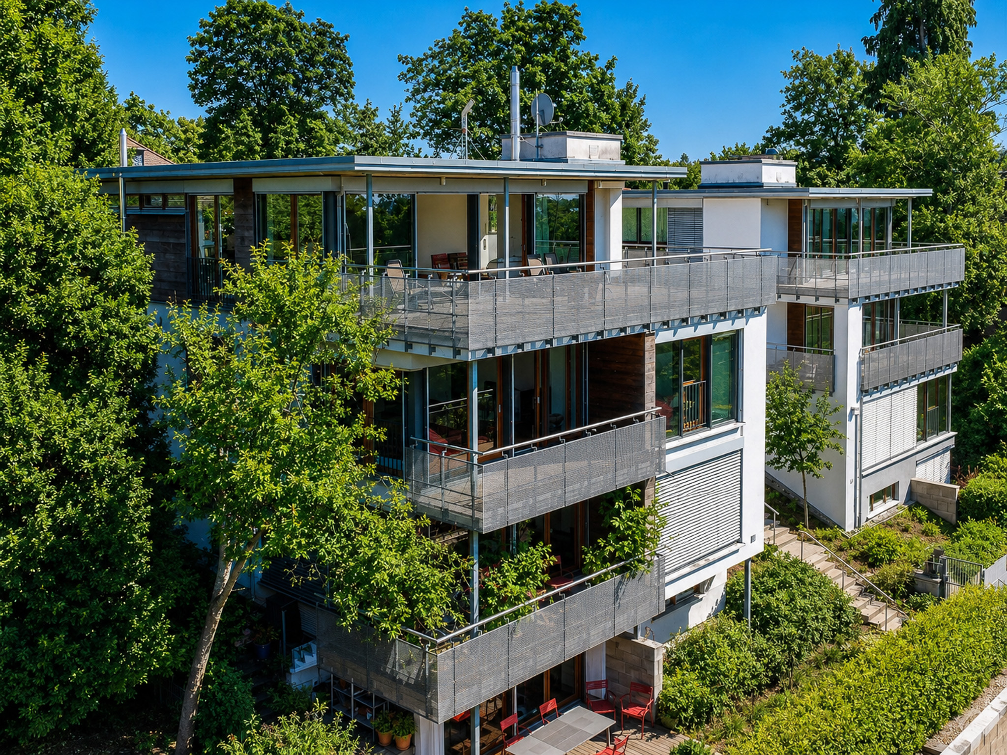 Exclusive penthouse maisonette in a sought-after residential area near the Kurpark