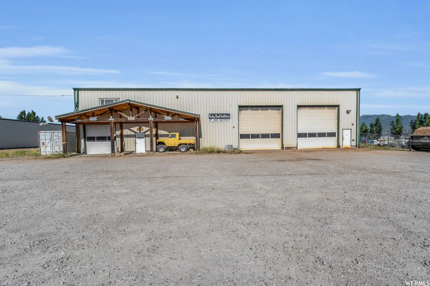 Warehouse Optimally Located Adjacent to Heber Airport