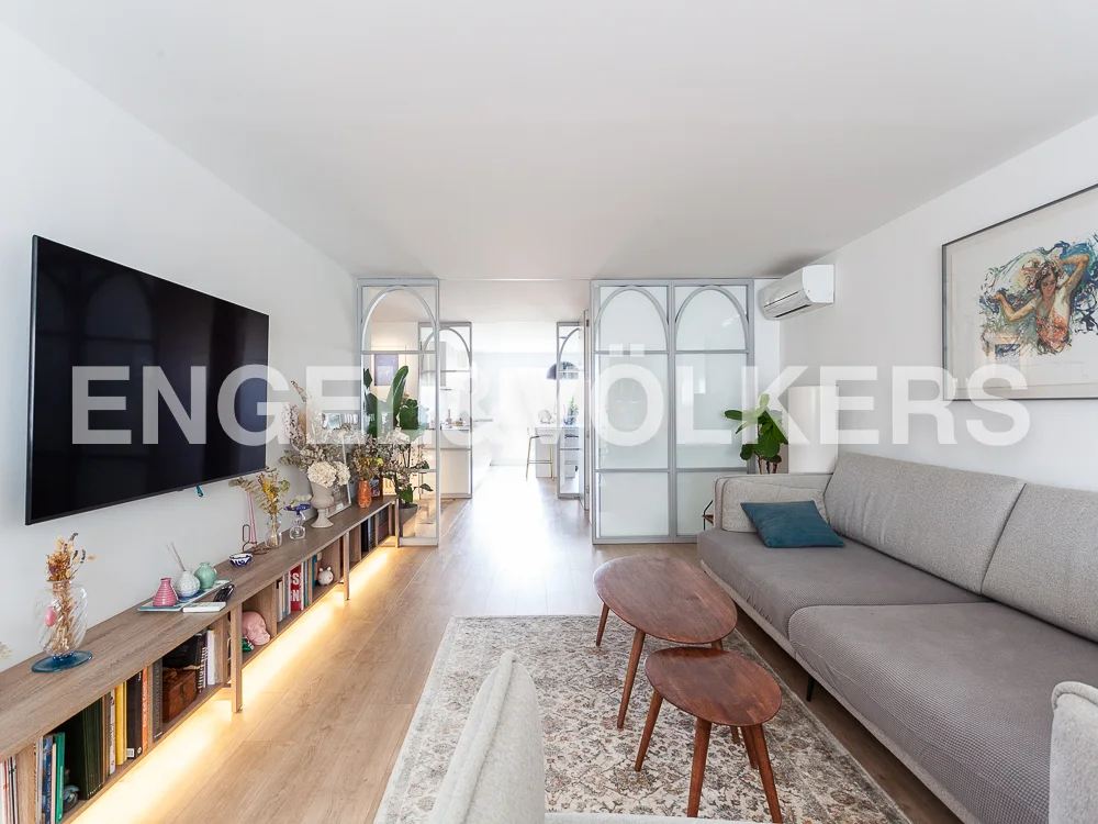 Stylish and sunny apartment for short term