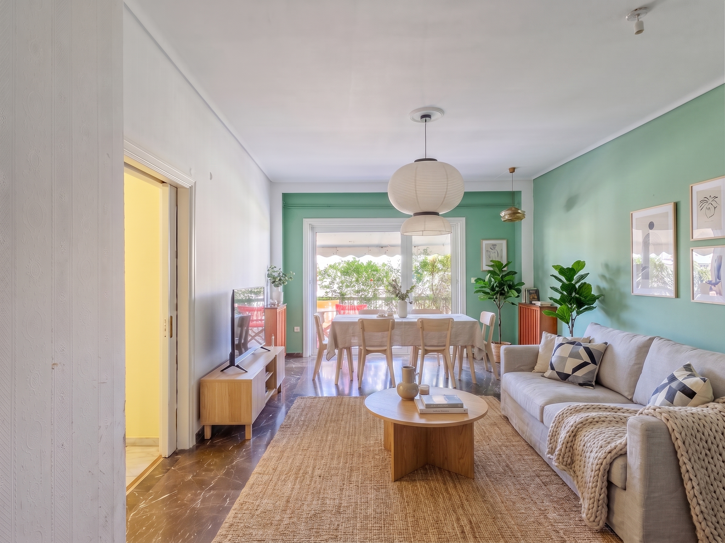 4th floor apartment with big balcony near goulandris