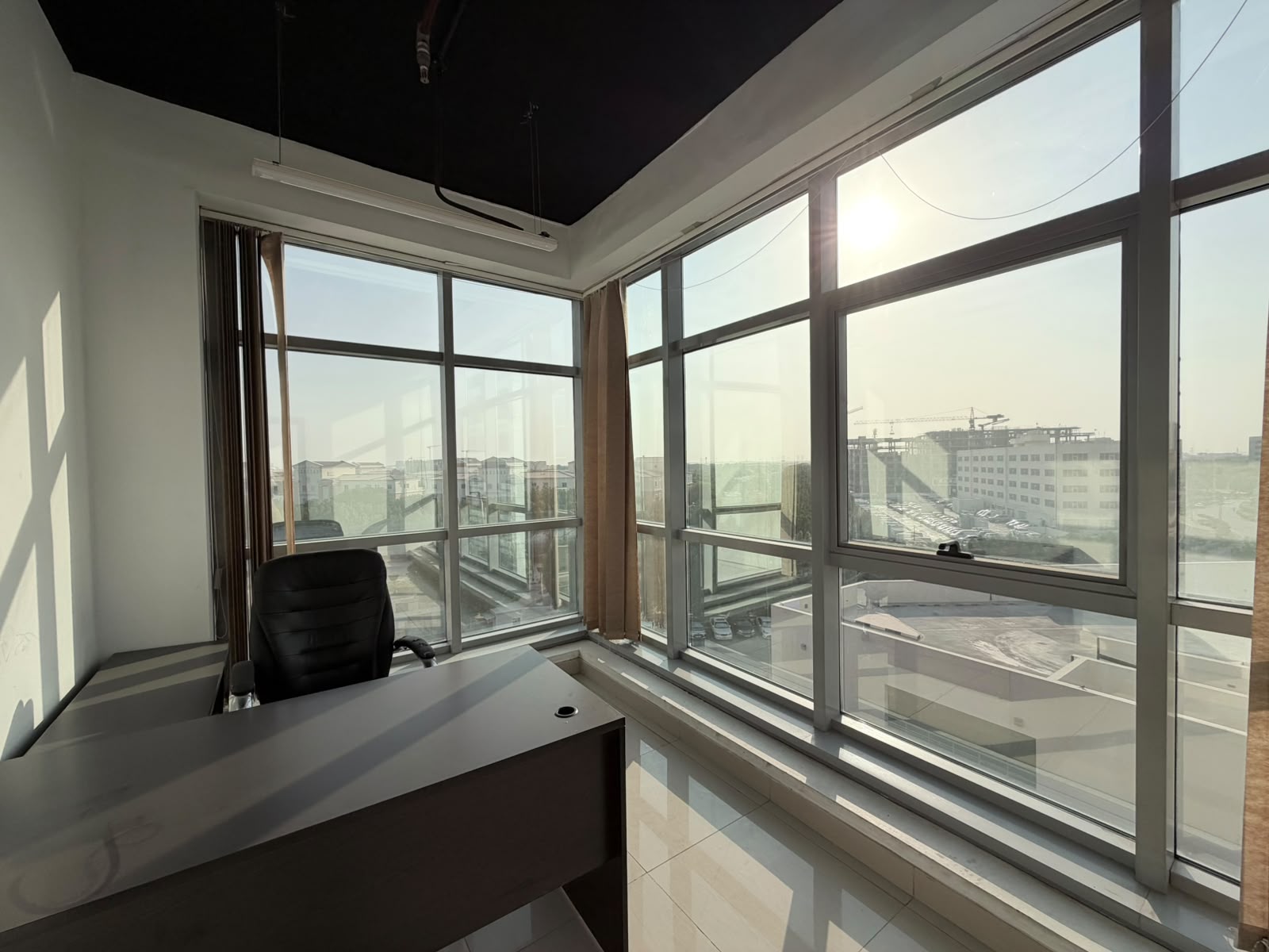 Spacious Office | Semi-Fitted | AED 90 PSF