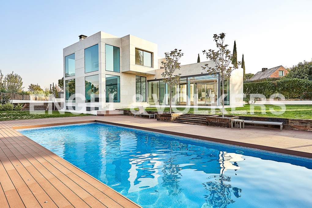 Modernity in La Moraleja