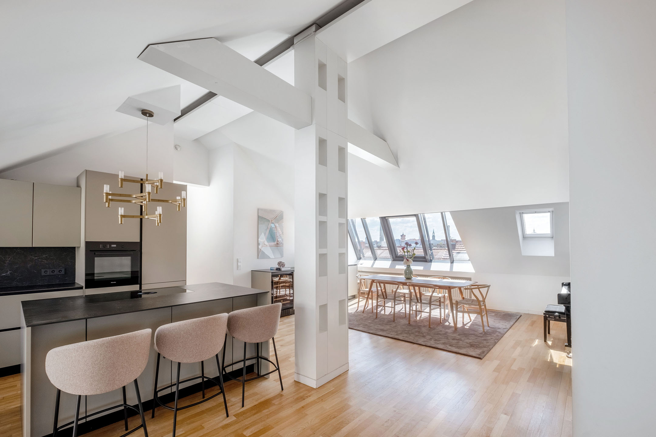 Beautiful top-floor apartment with terrace and fireplace near Teutoburg Square