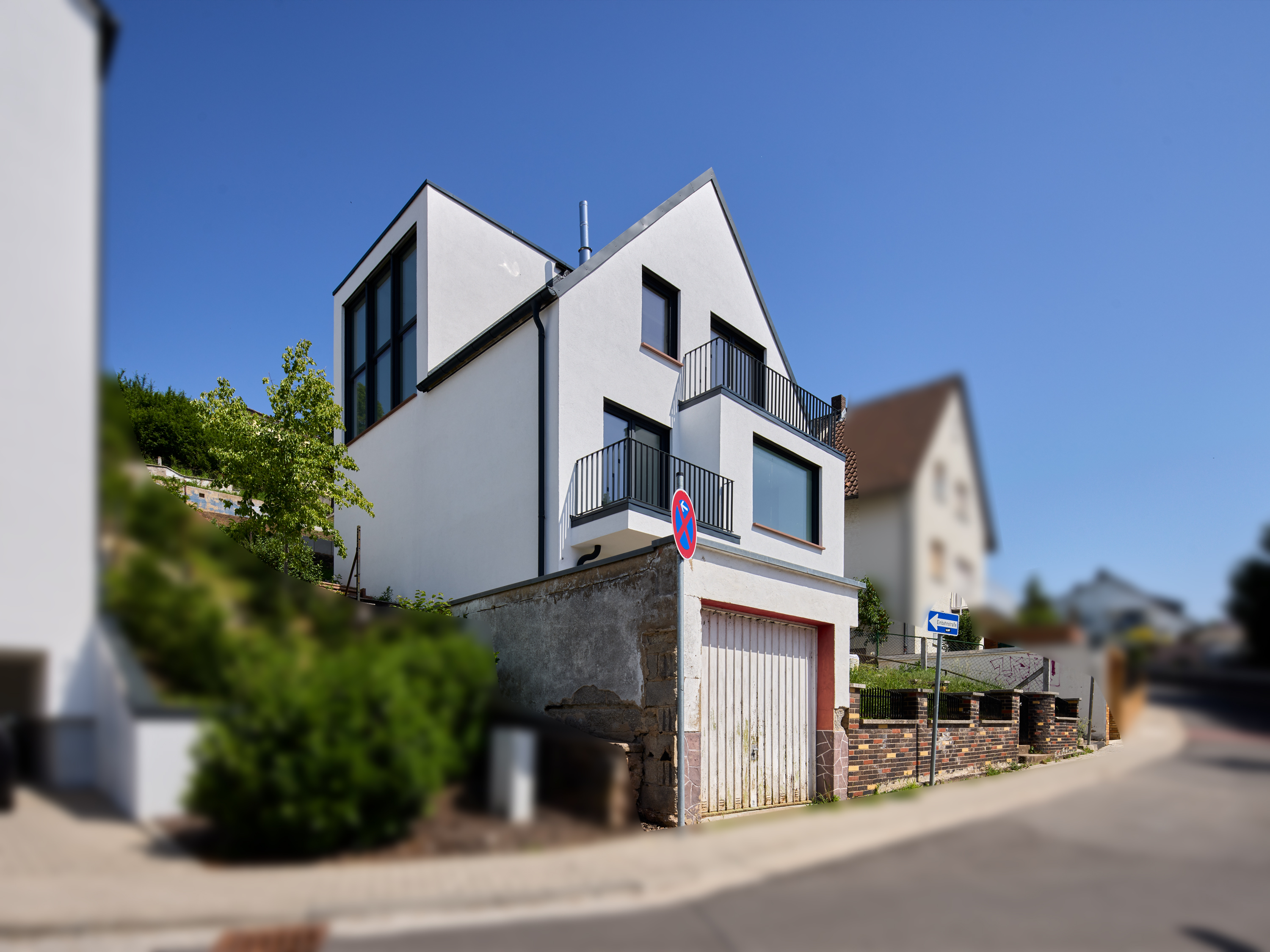 PROVISIONSFREI! KFW 70EE! Neuwertiges Haus mit terrassiertem Garten