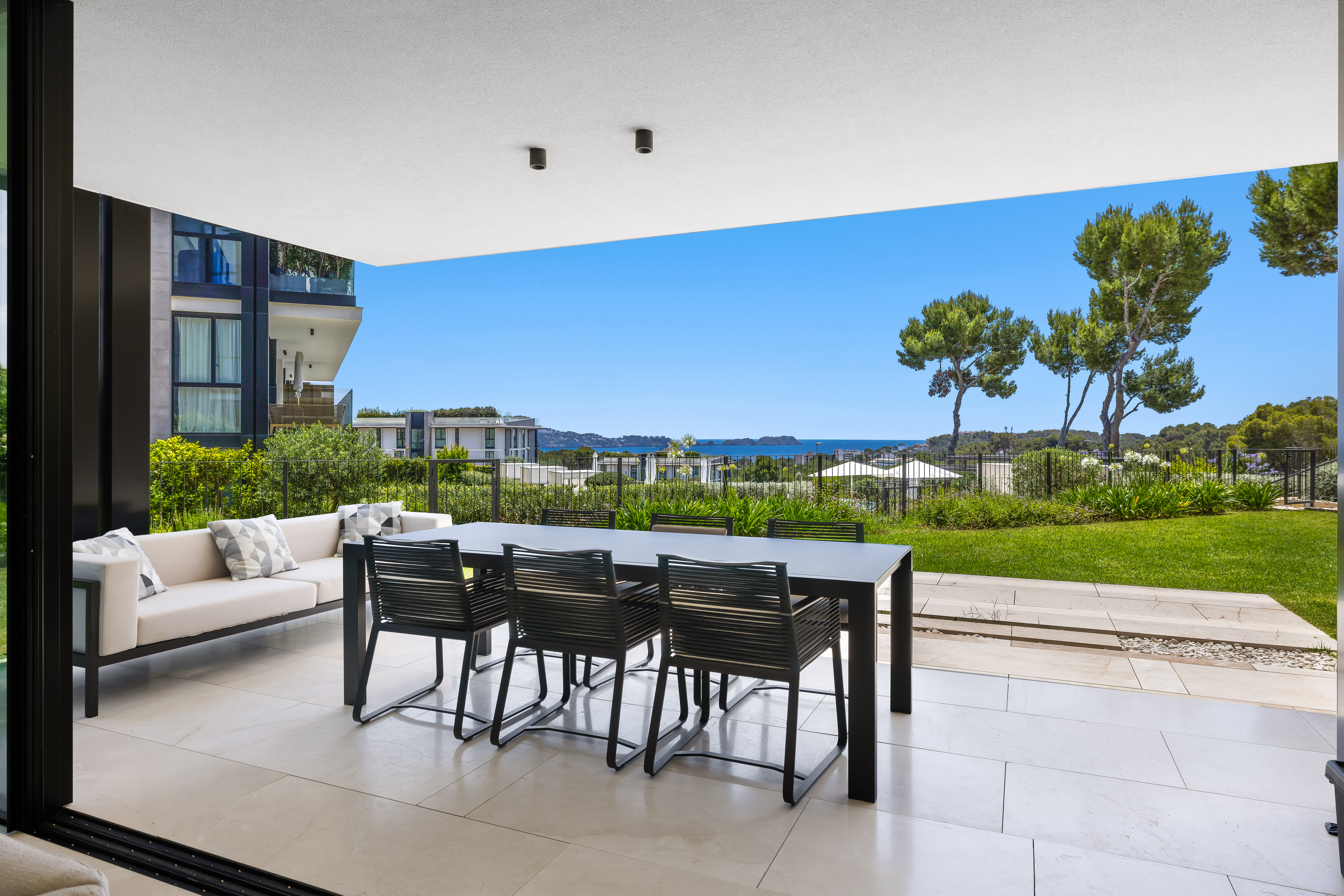Modern garden apartment with sea views of the Malgrats Islands