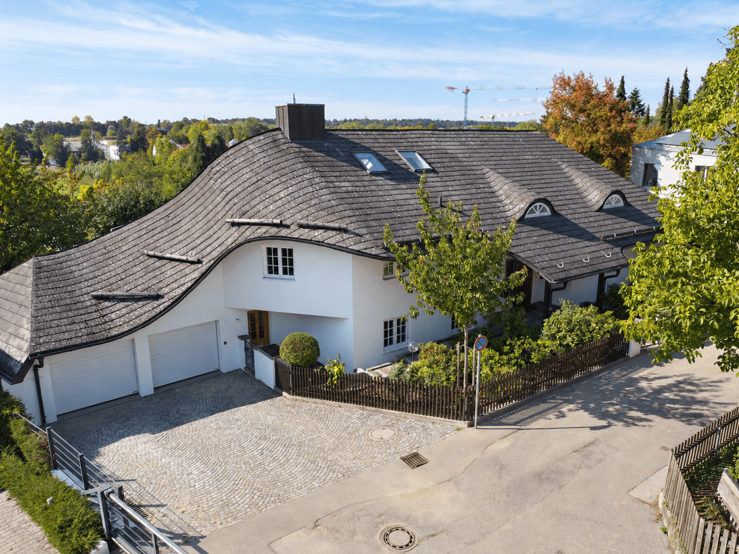 Uneinsehbarer Garten, beste Lage: Top-renovierte Villa für Wohnen und Arbeiten