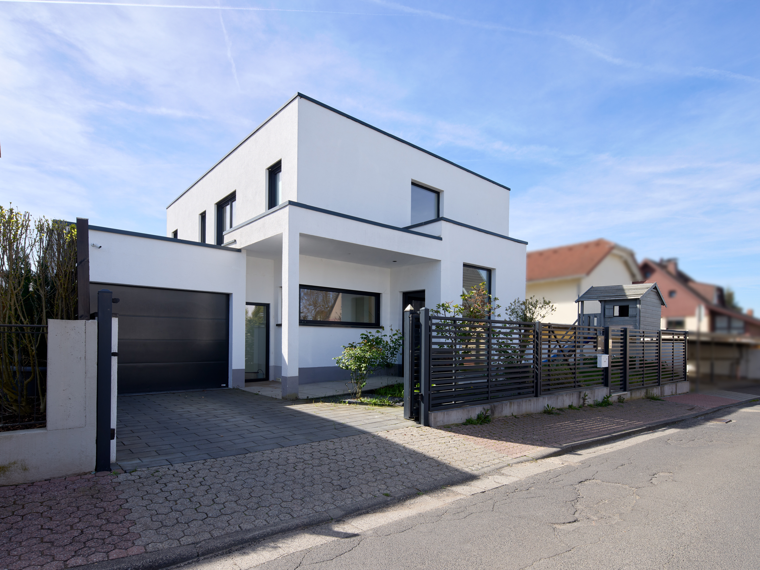 Bauhaus-Architektur mit Einliegerwohnung – modernes Familienhaus mit viel Platz