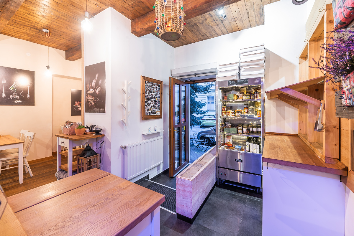 Gastro operation with cold kitchen option