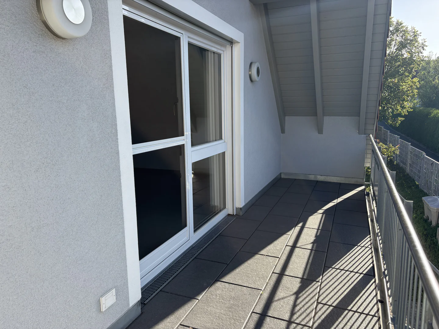 Gepflegte 2-Zimmer-Wohnung mit Einbauküche, Balkon & Stellplatz - Foto 3