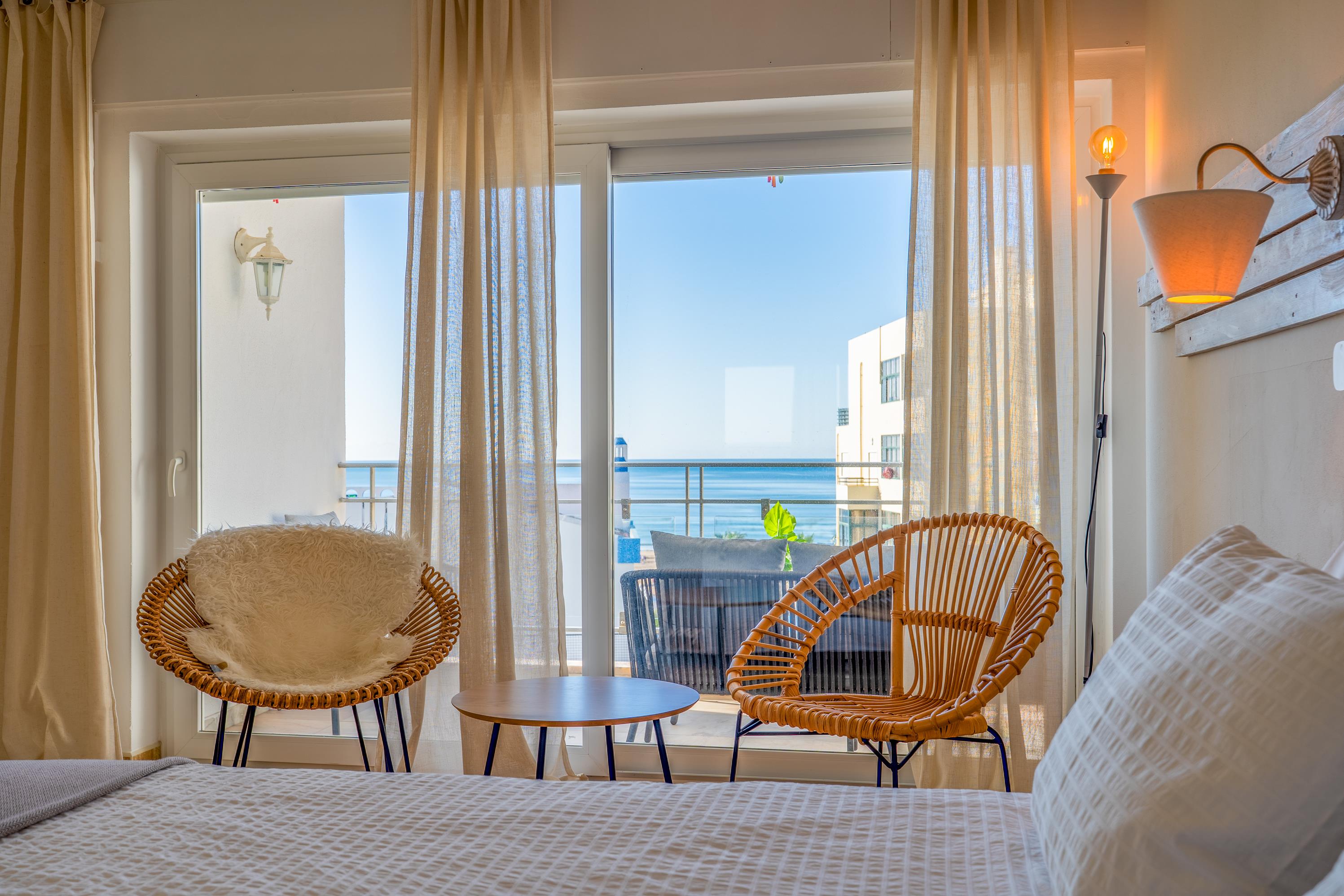Well-maintained T1- Apartment with sea view and active rental license – Praia da Rocha