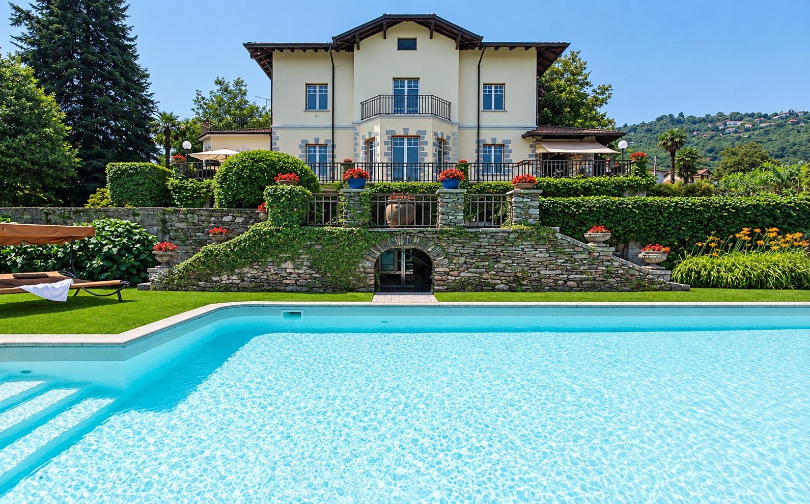 Elegant historic mansion with pool in Stresa