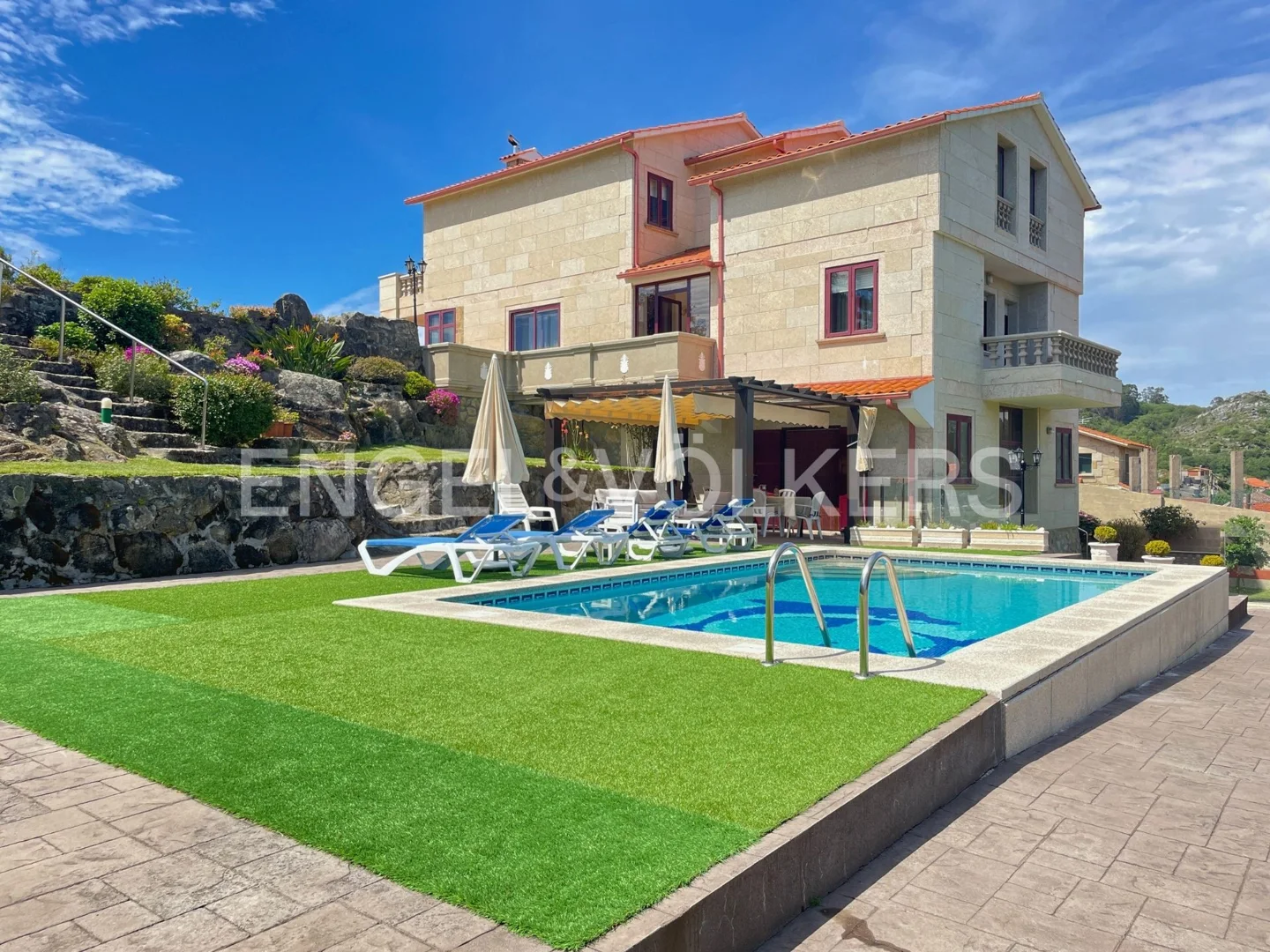 Fabulosa casa con jardín y piscina en la Costa da Vela