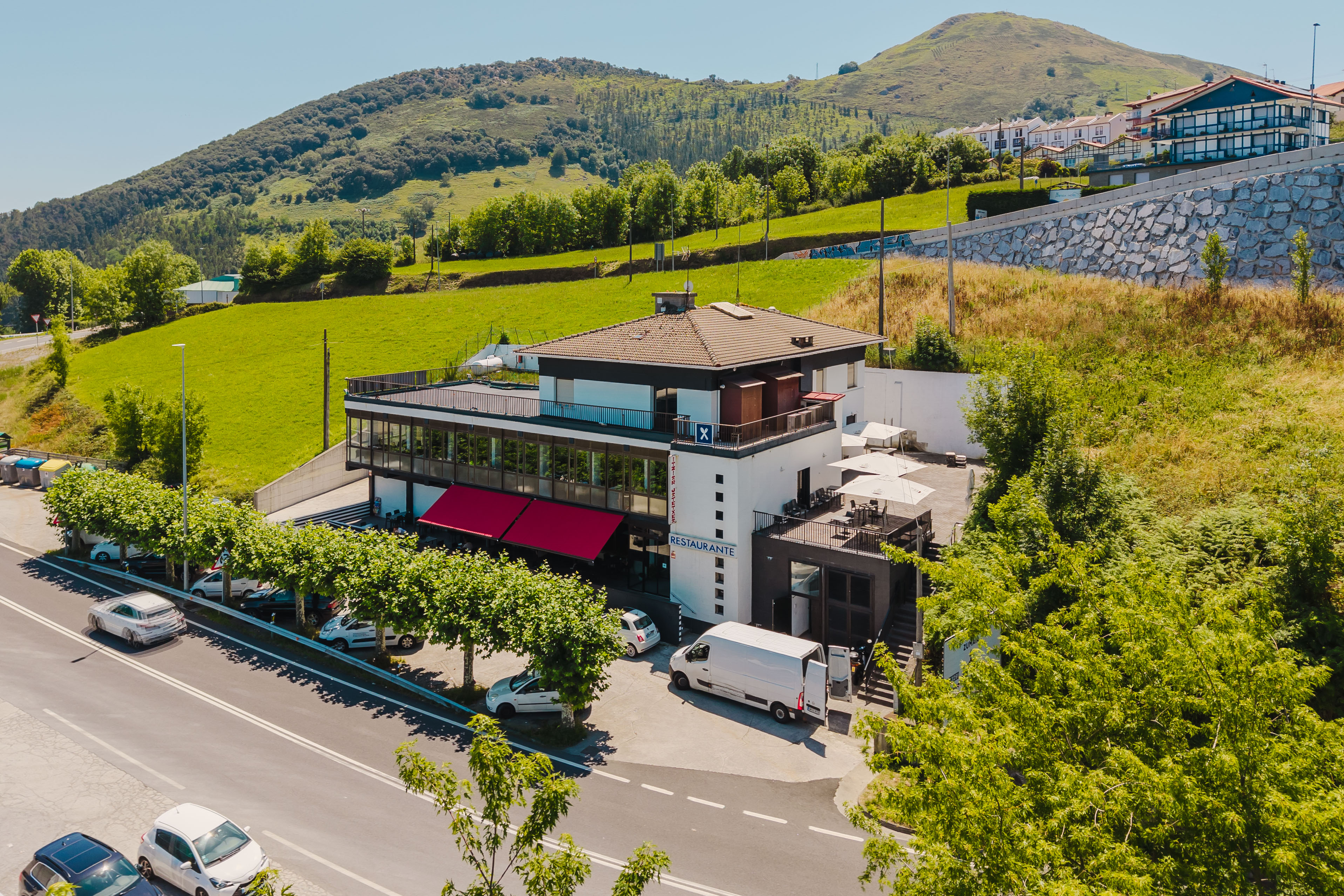 Hostal Itziar: iconic working bar-restaurant with great potential to expand into a hotel on the Gipuzkoa coast