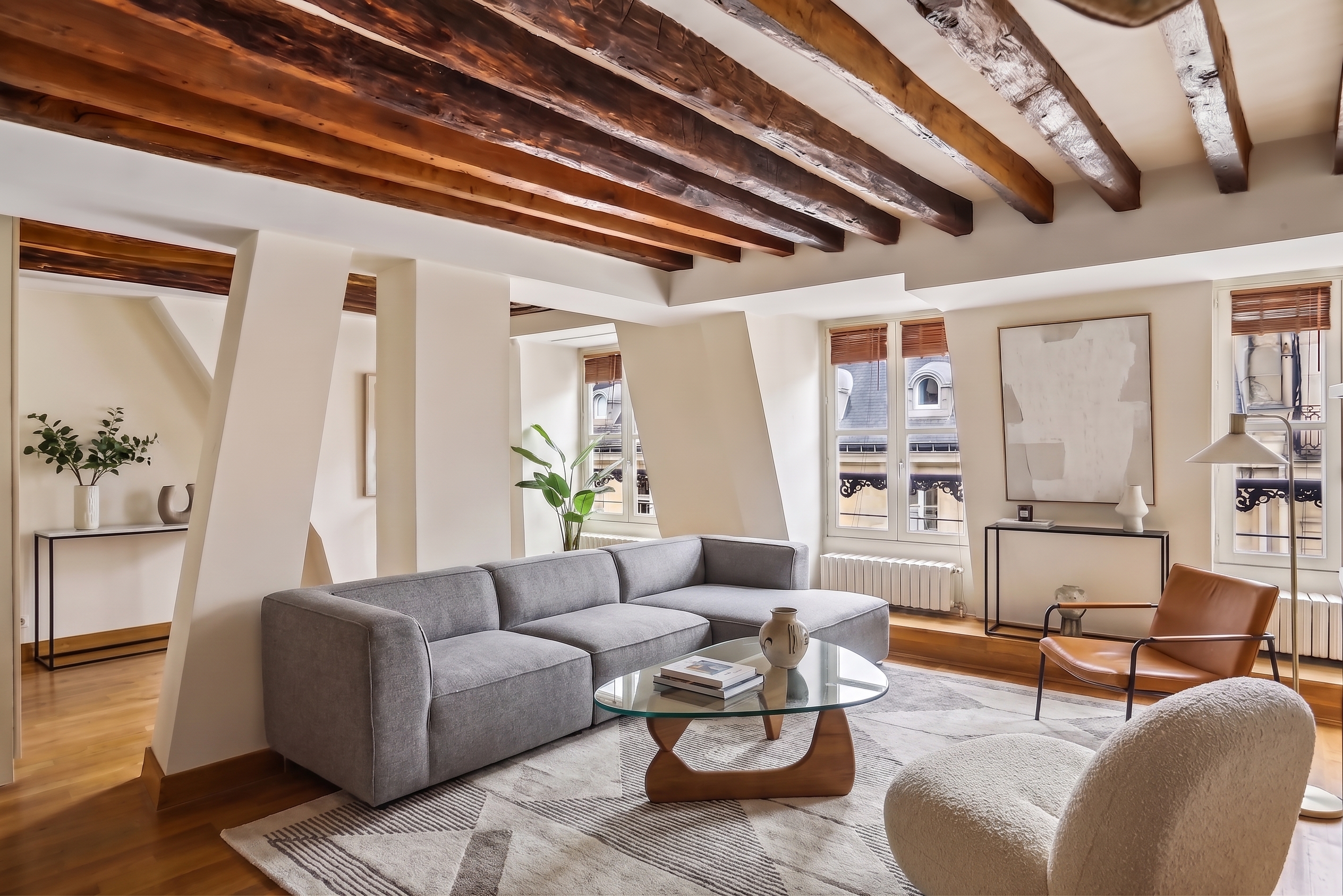 Charmant 2 pièces avec cachet ancien – Secteur Matignon
