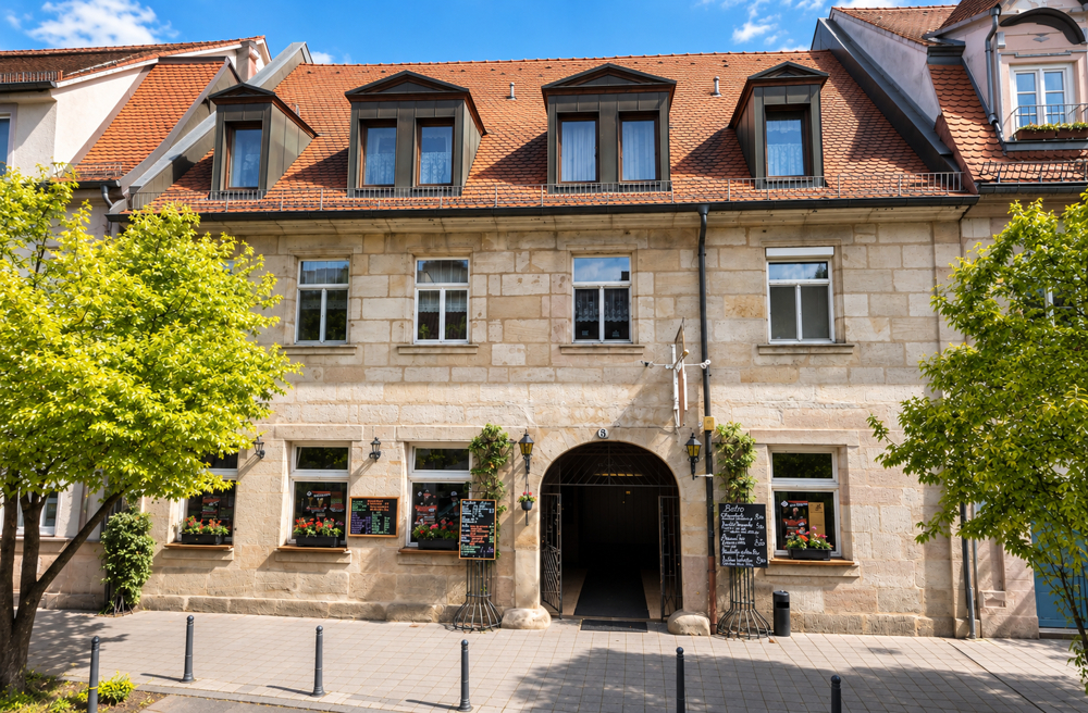 Ein Stück Stadtgeschichte – Denkmalgeschütztes WGH in Toplage