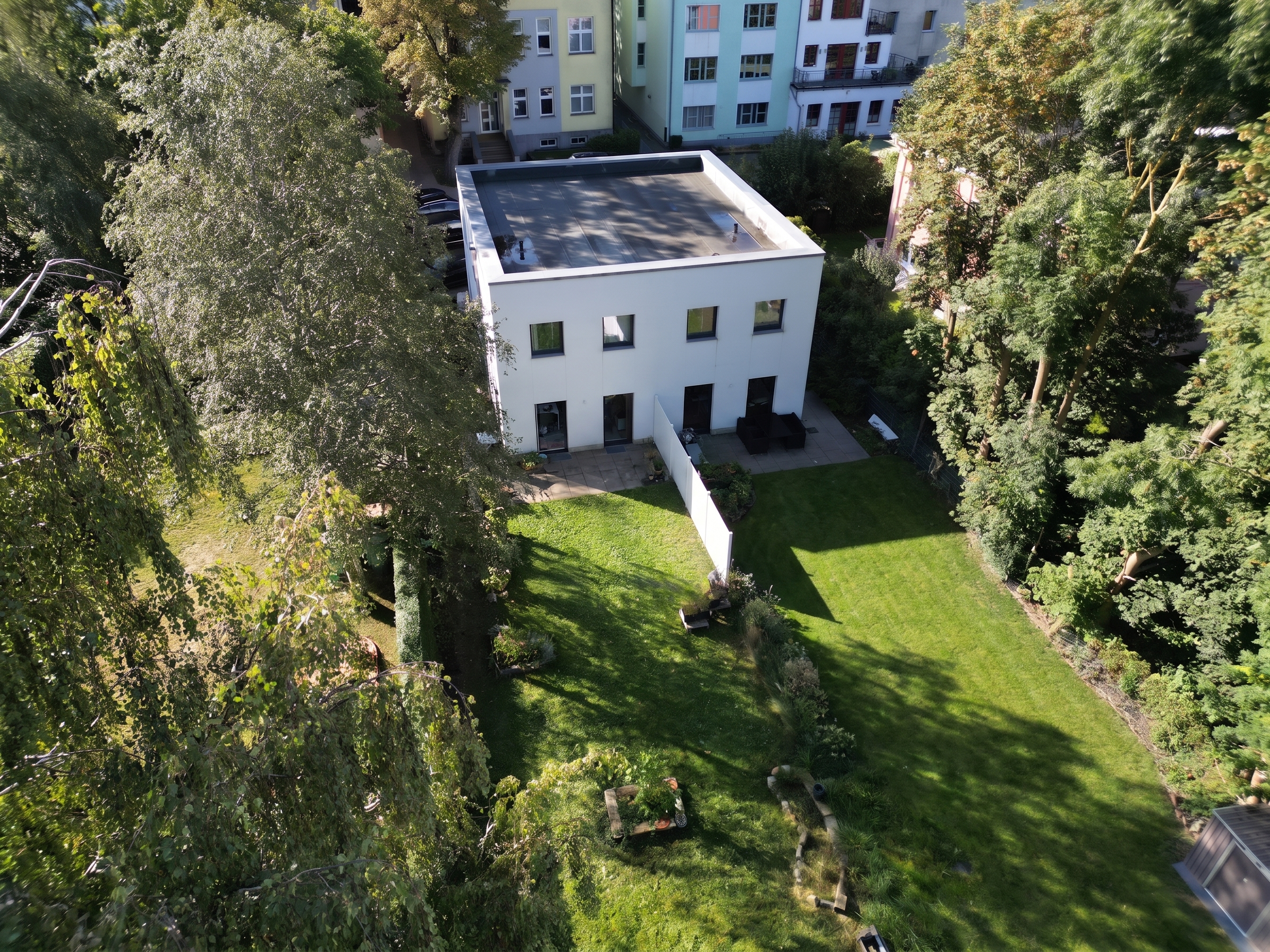 Rarität in der Rostocker Innenstadt: Moderne Doppelhaushälfte in ruhiger Lage am Reifergraben [KI-modifiziert]
