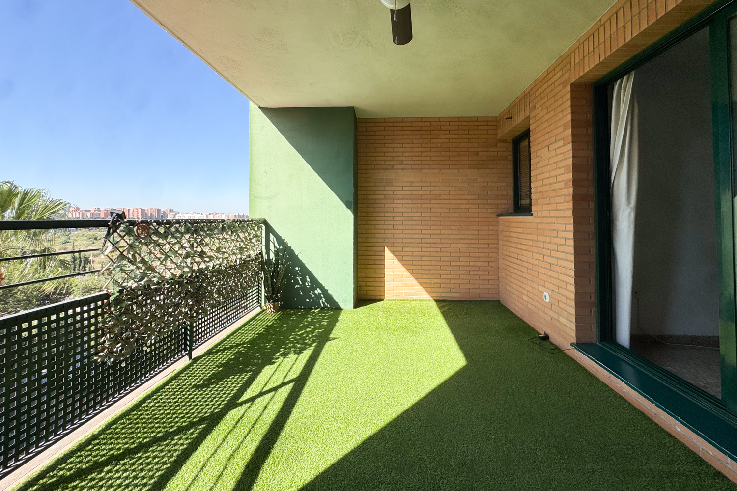 Furnished apartment in residential complex with terrace, garage, storage room and views