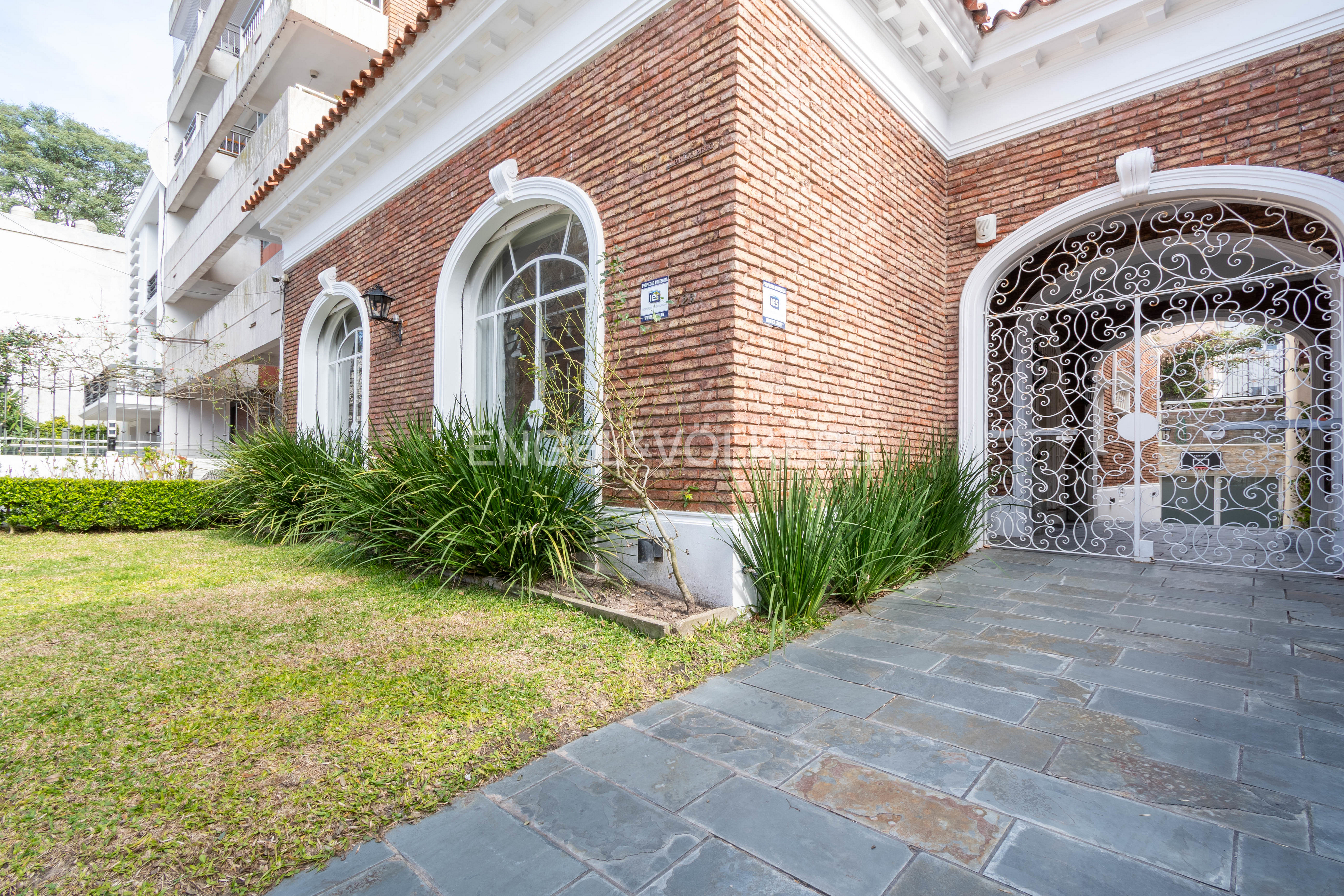 Sale: 4-bedroom house in Pocitos style