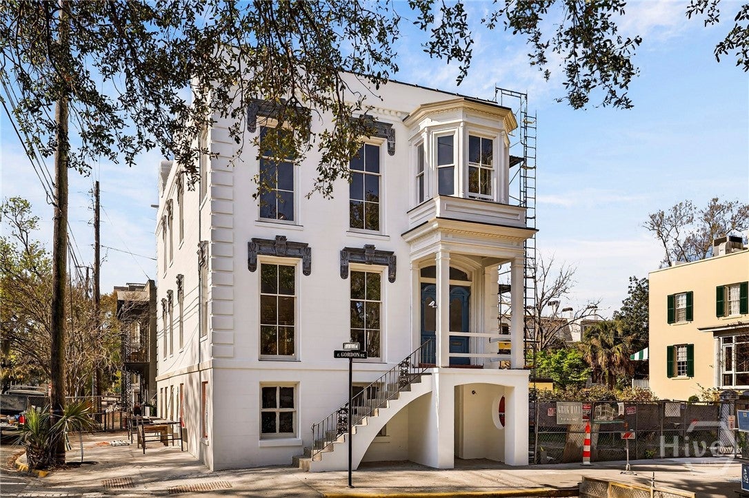 Discover Curated Luxury Overlooking Taylor Square