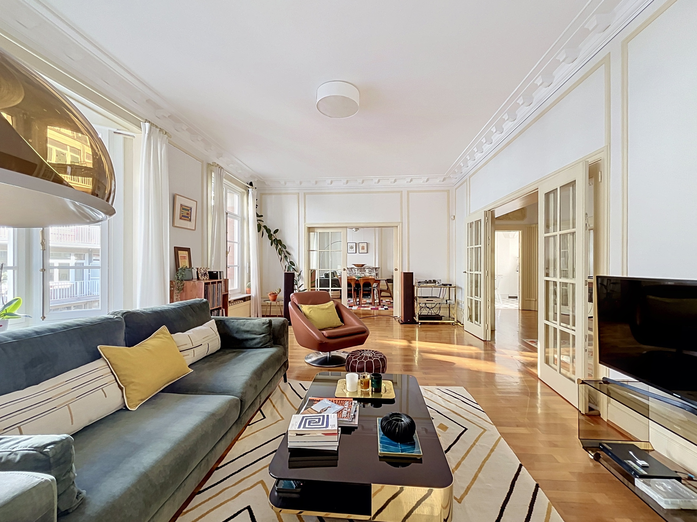 Ixelles – Elegant character apartment with generous volumes