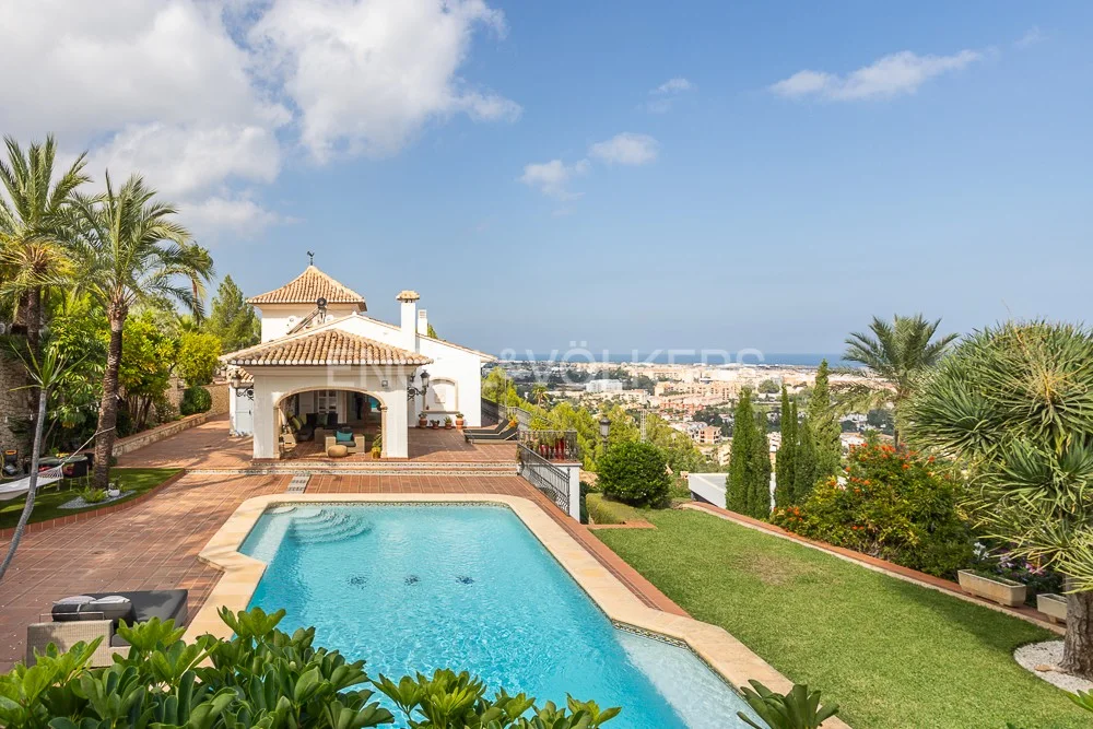 Luxuriöse Villa mit Panoramablick auf Denia