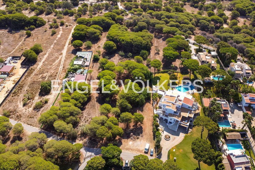 Great investment opportunity in rustic land near Vilamoura