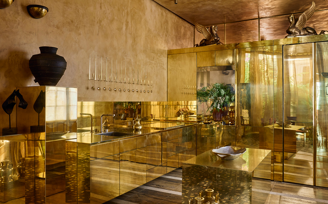 Exclusive apartment in the Salamanca neighborhood, set within a historic building.