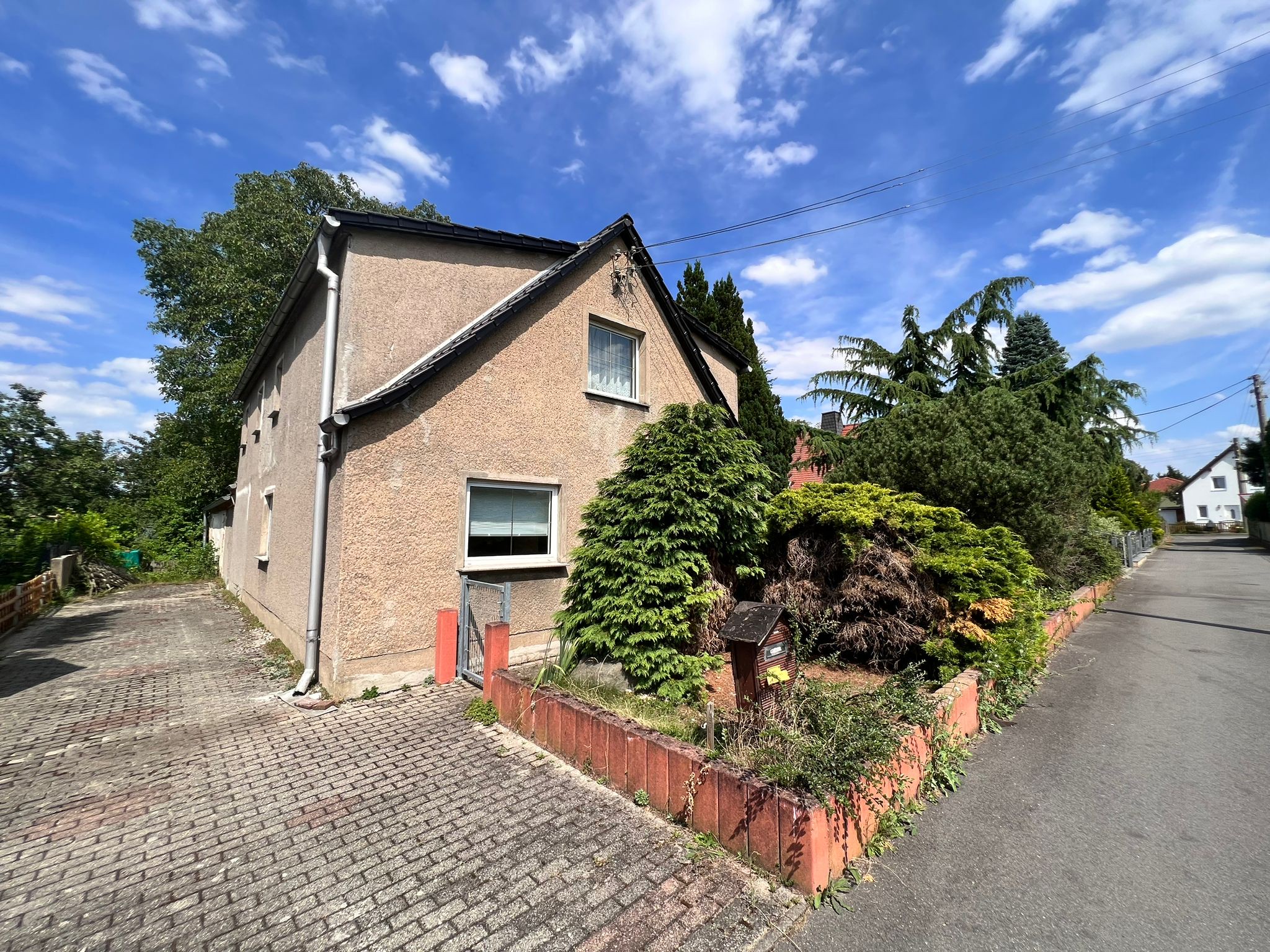 Wohnhaus für die ganze Familie mit Potential!