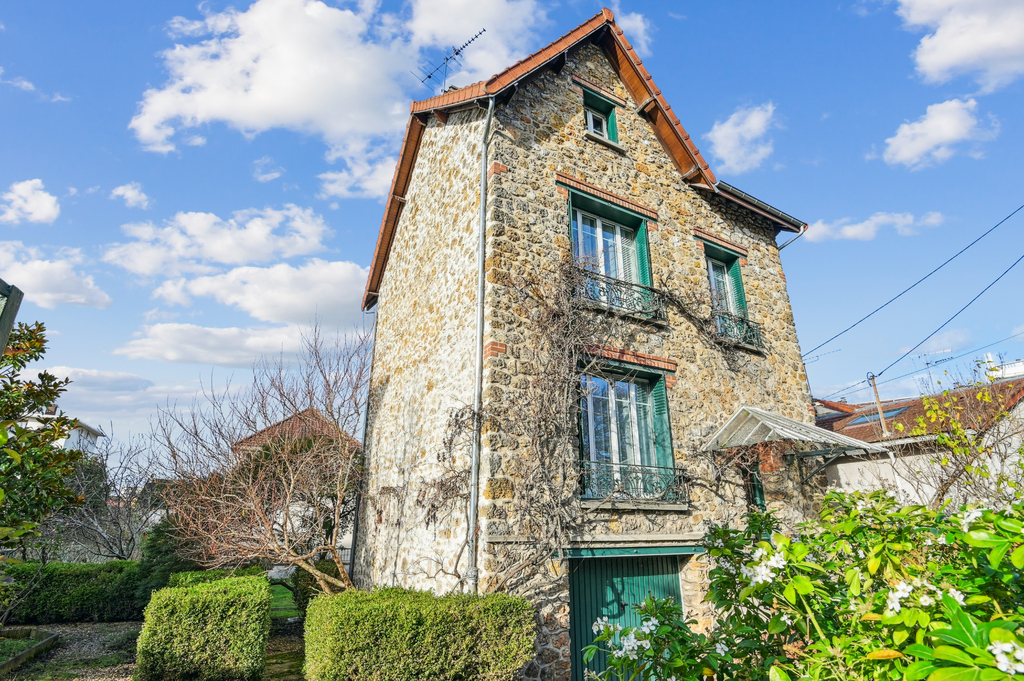 Family home in millstone with garden – Rueil Mazurières