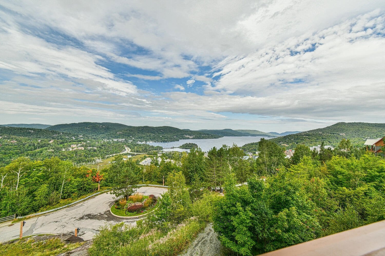Enjoy spectacular panoramic views in this 2 bed rental unit