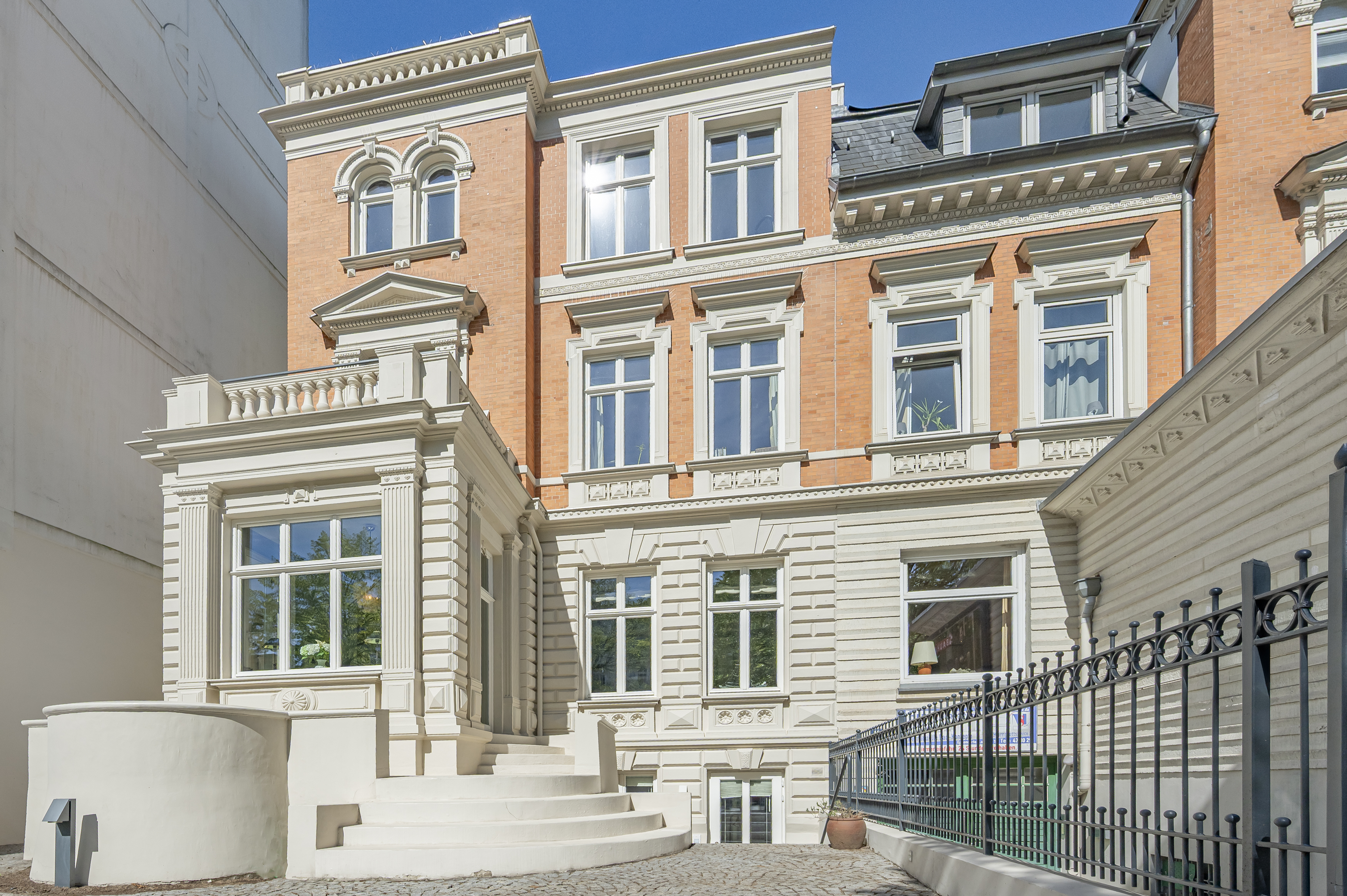 Einziehen und wohlfühlen –  historische Stadtvilla mitten in Eppendorf.