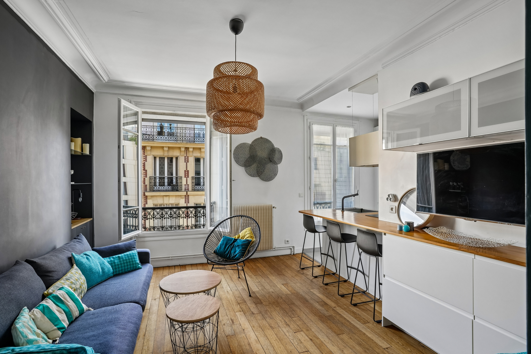 Paris 15th - Félix Faure/Commerce - Charming renovated 54 m² two-bedroom apartment