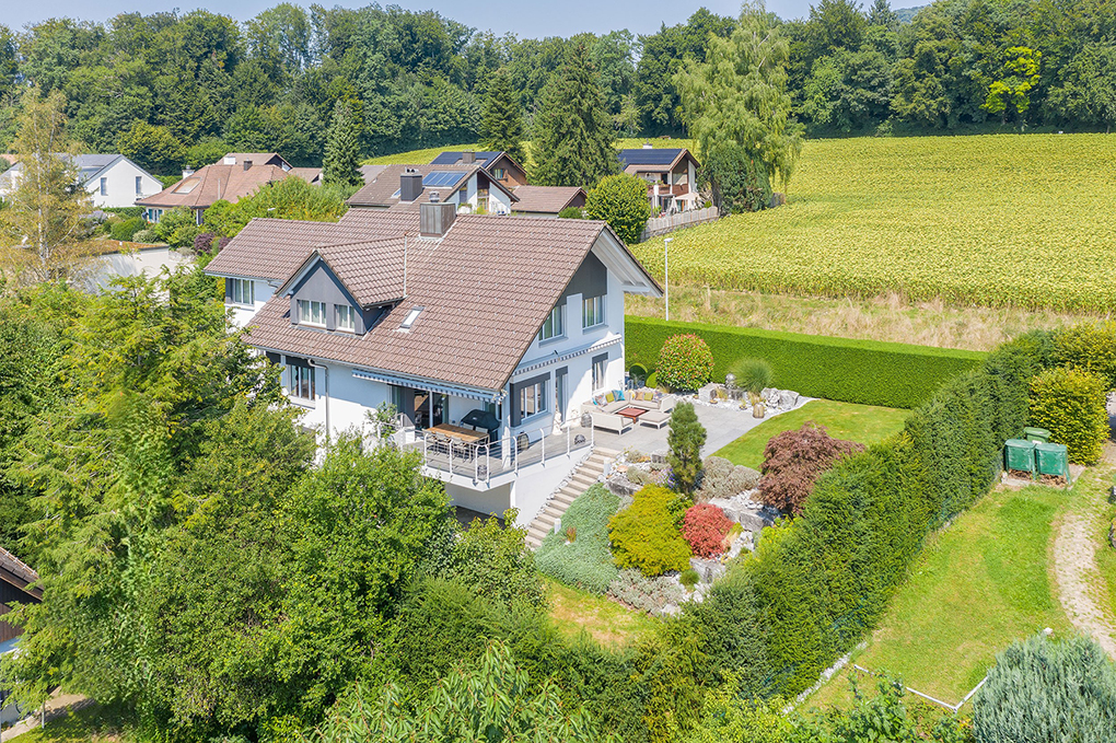 Exklusives freistehendes Einfamilienhaus in bester Lage in Wettswil am Albis